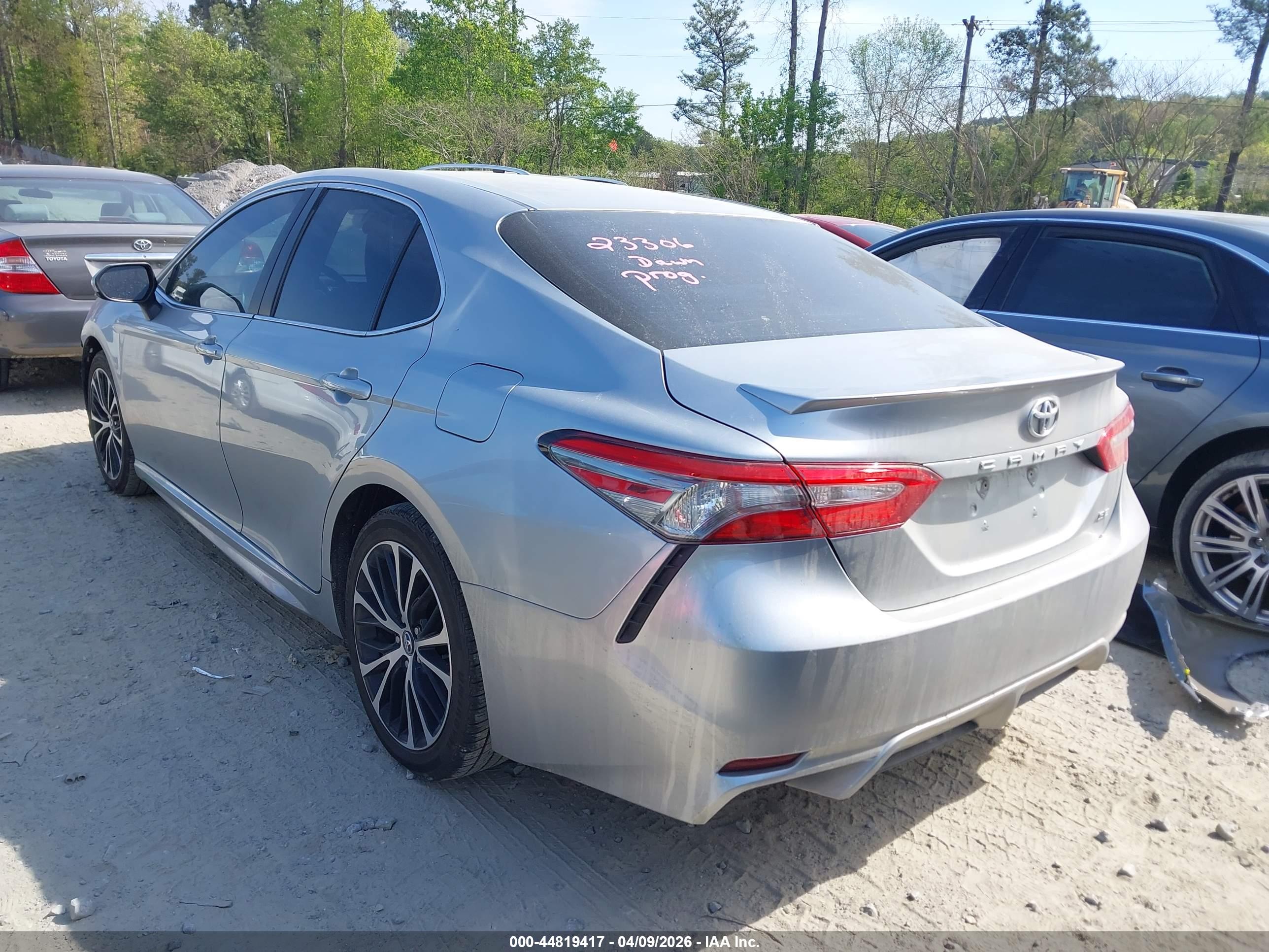 TOYOTA CAMRY image 3