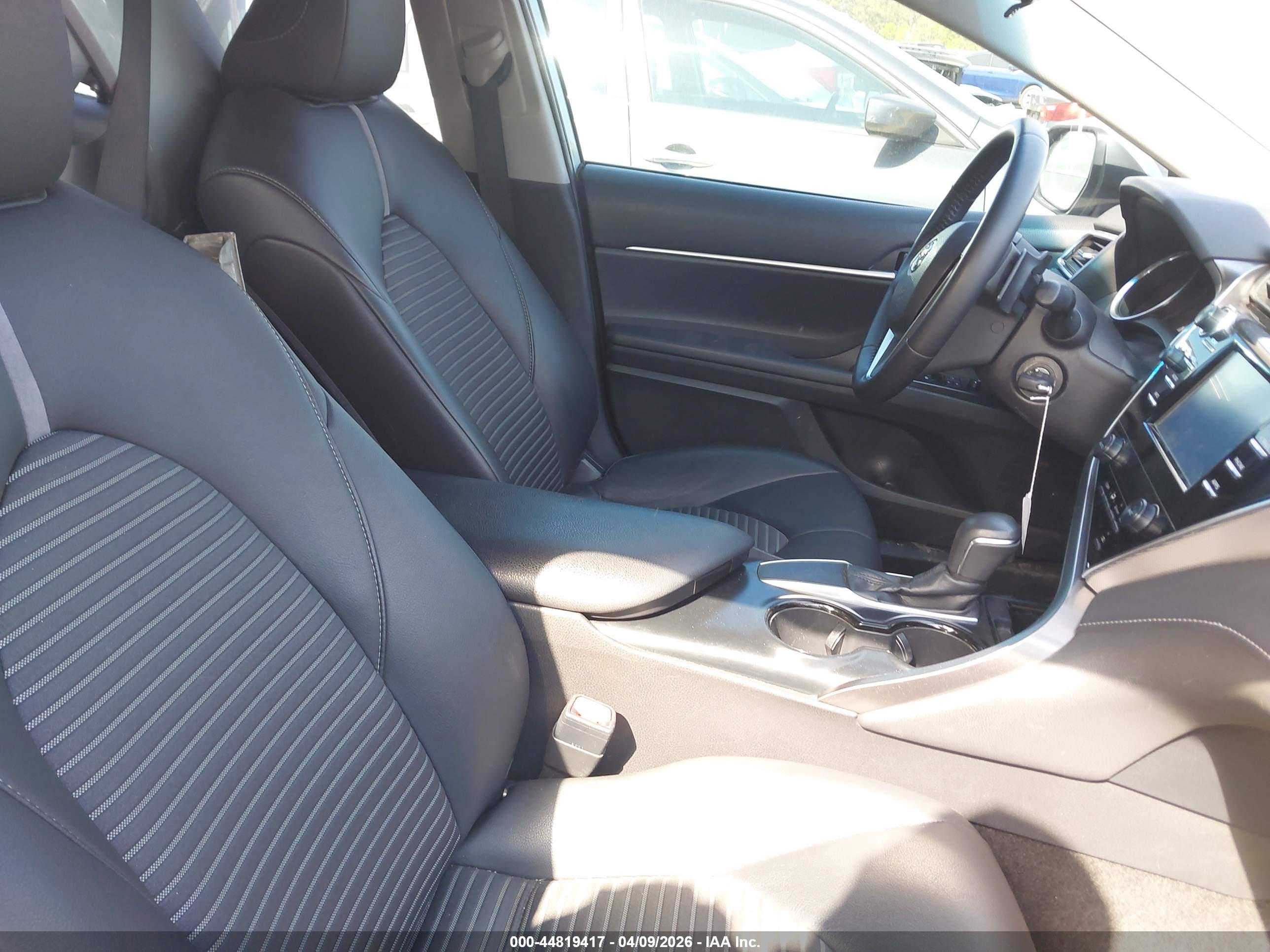 TOYOTA CAMRY image 5