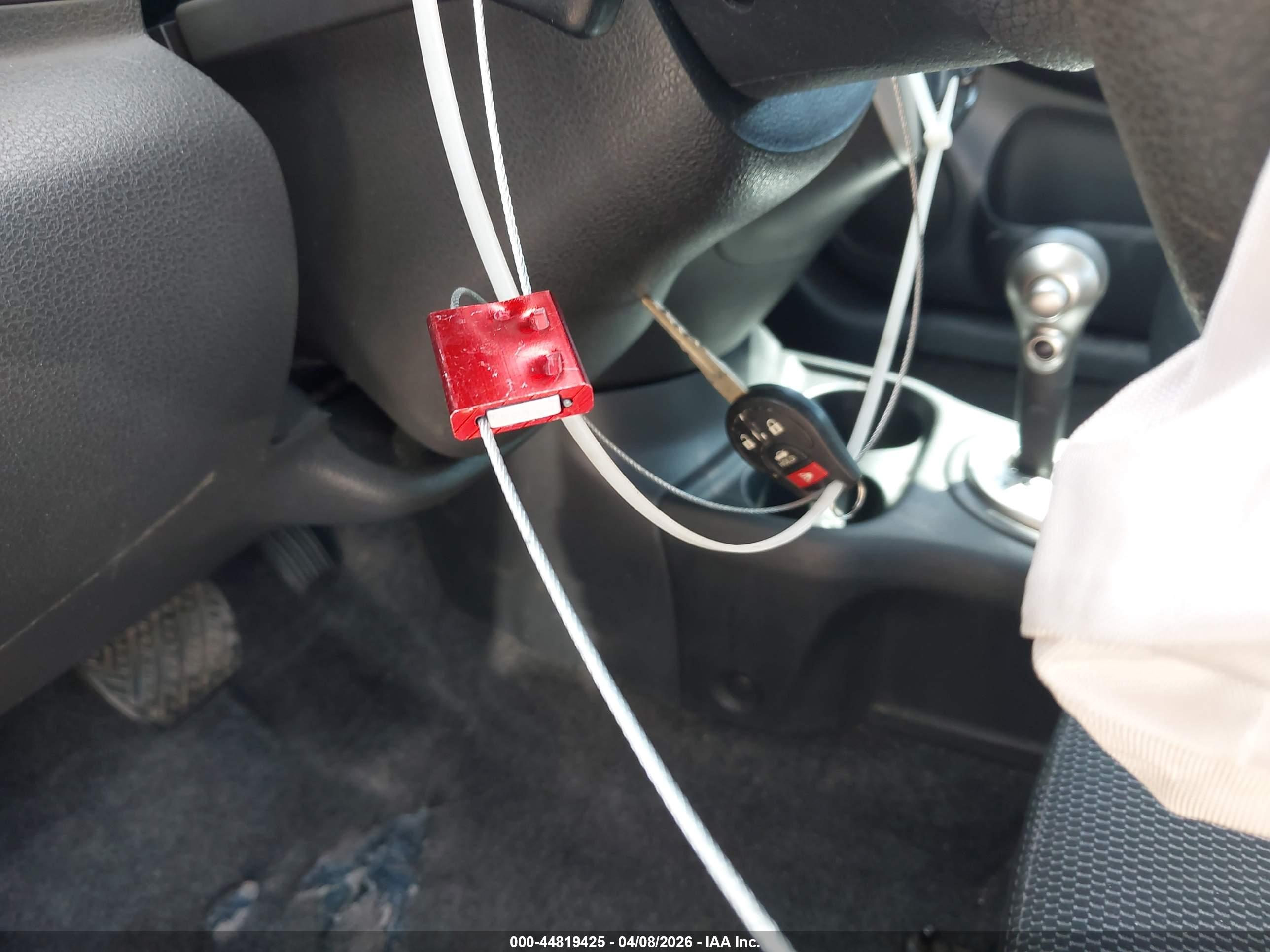 NISSAN VERSA image 11