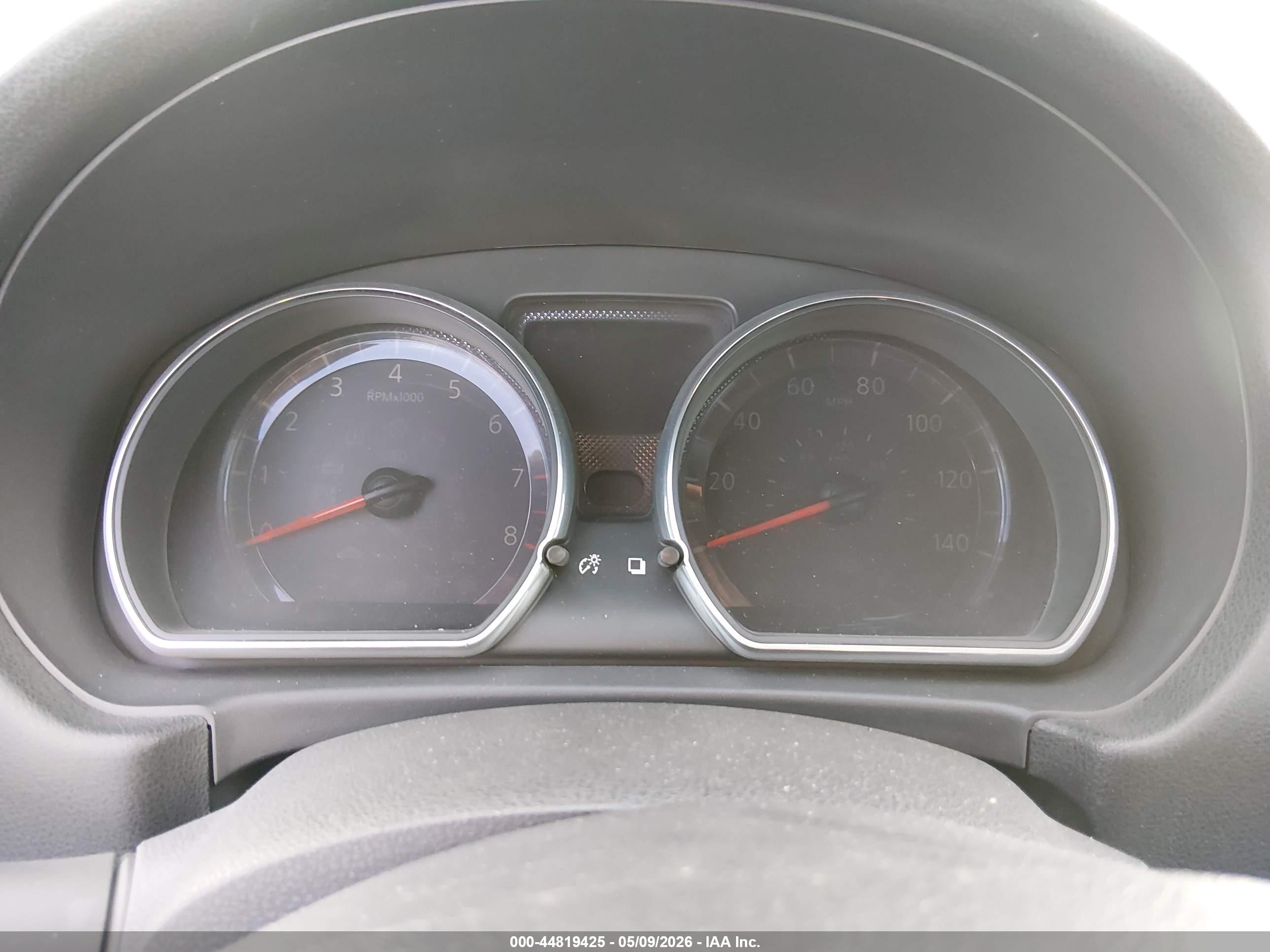 NISSAN VERSA image 7