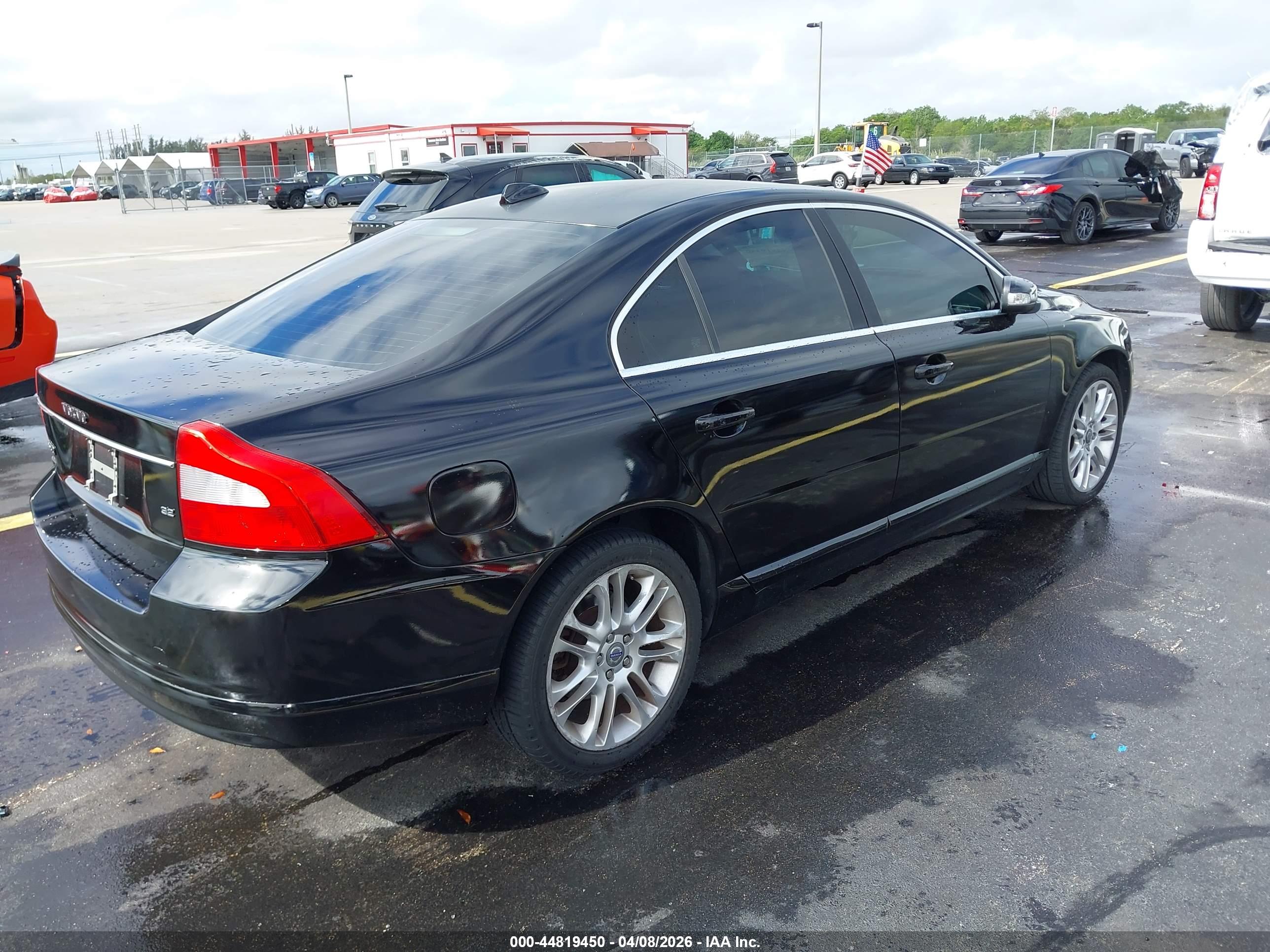 VOLVO S80 image 4