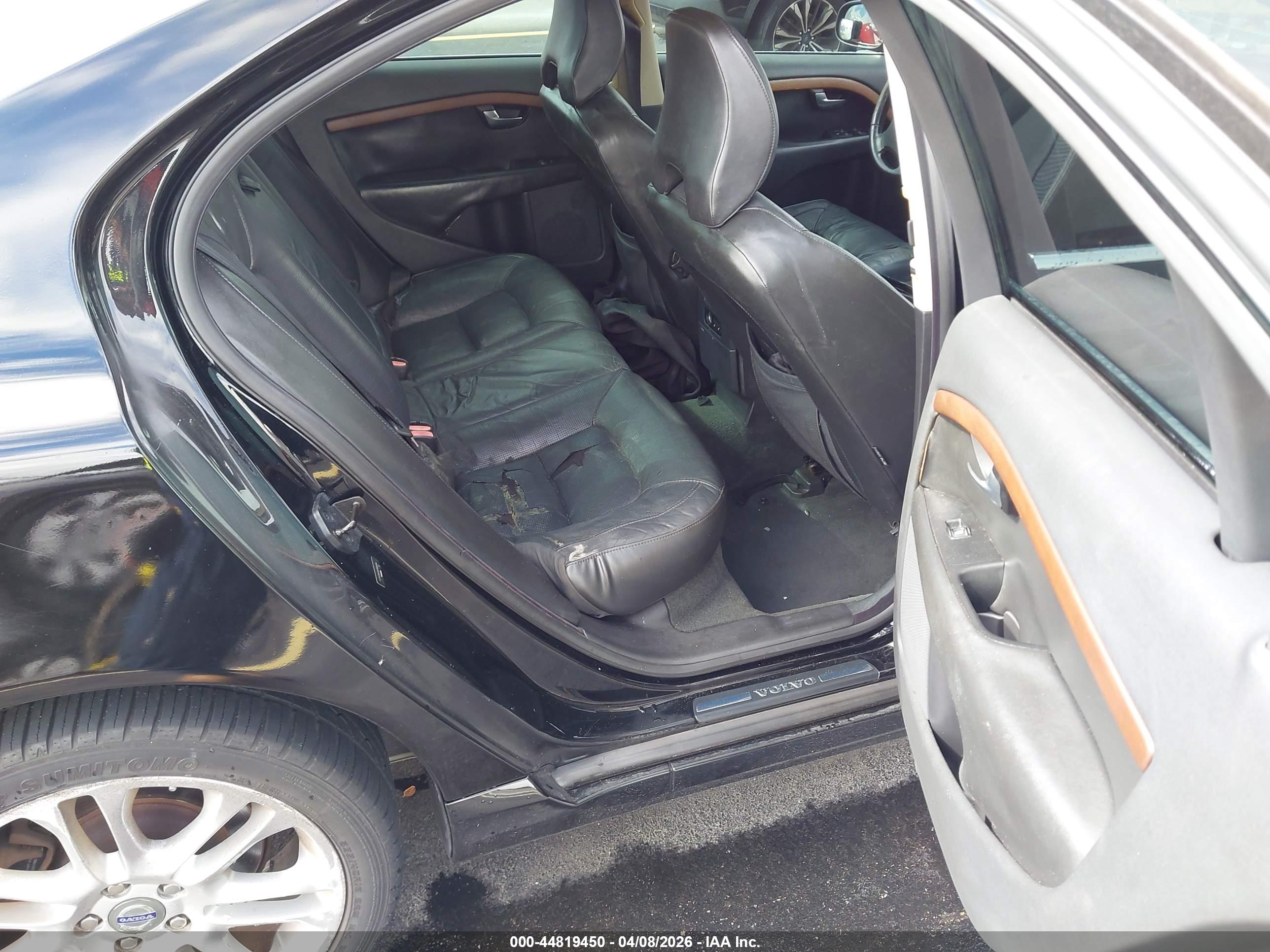 VOLVO S80 image 8