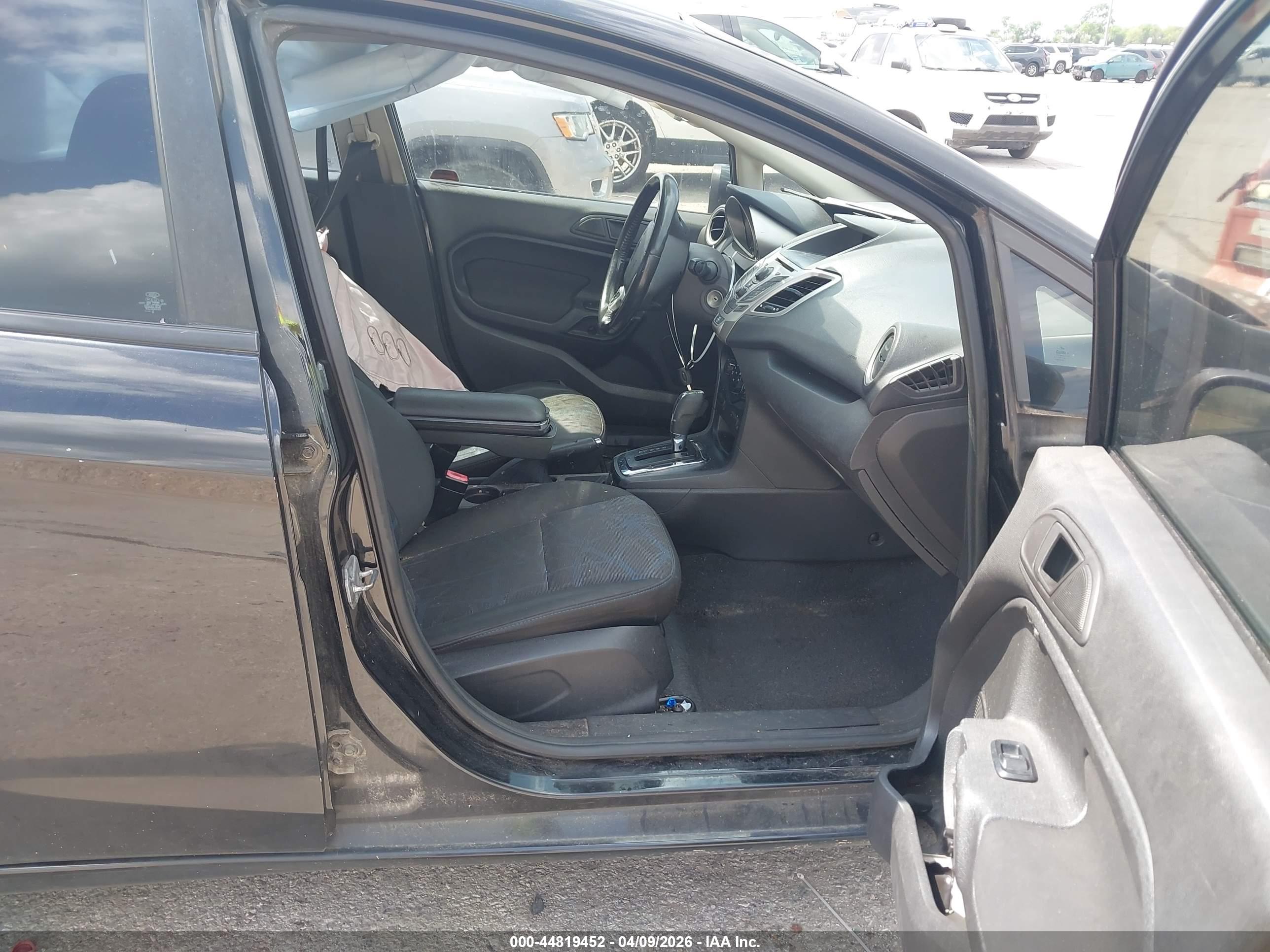 FORD FIESTA image 5