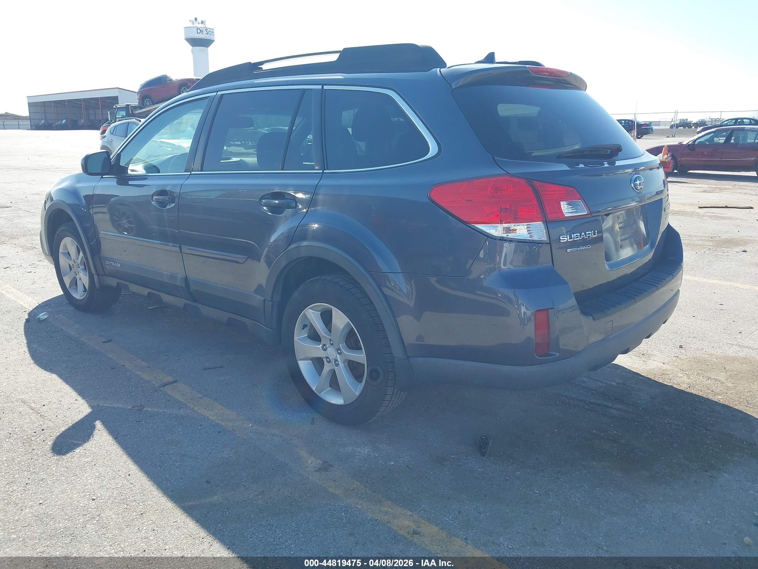 SUBARU OUTBACK image 3