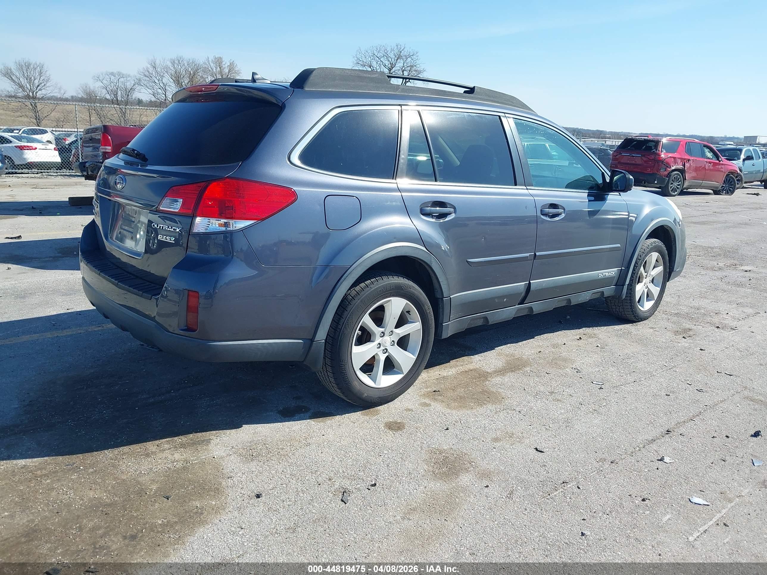 SUBARU OUTBACK image 4