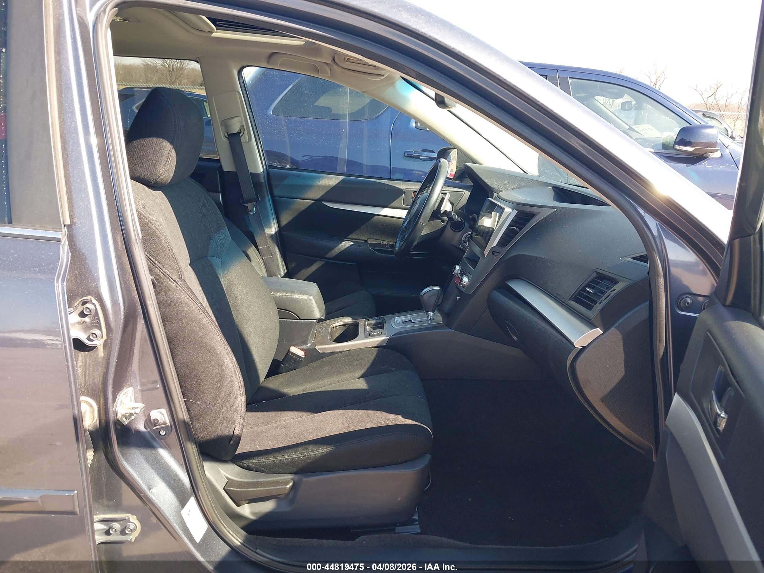 SUBARU OUTBACK image 5