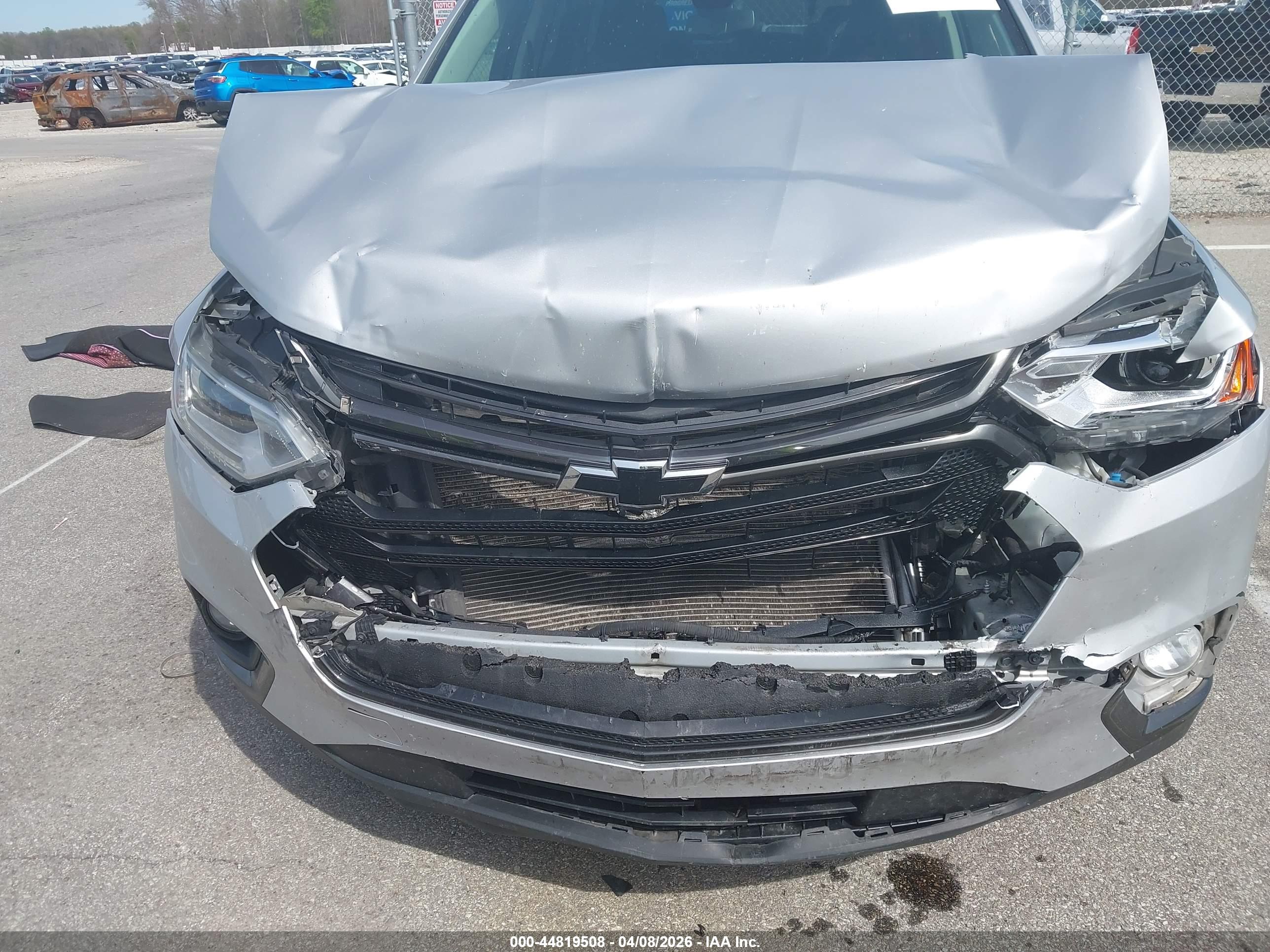 CHEVROLET TRAVERSE image 6
