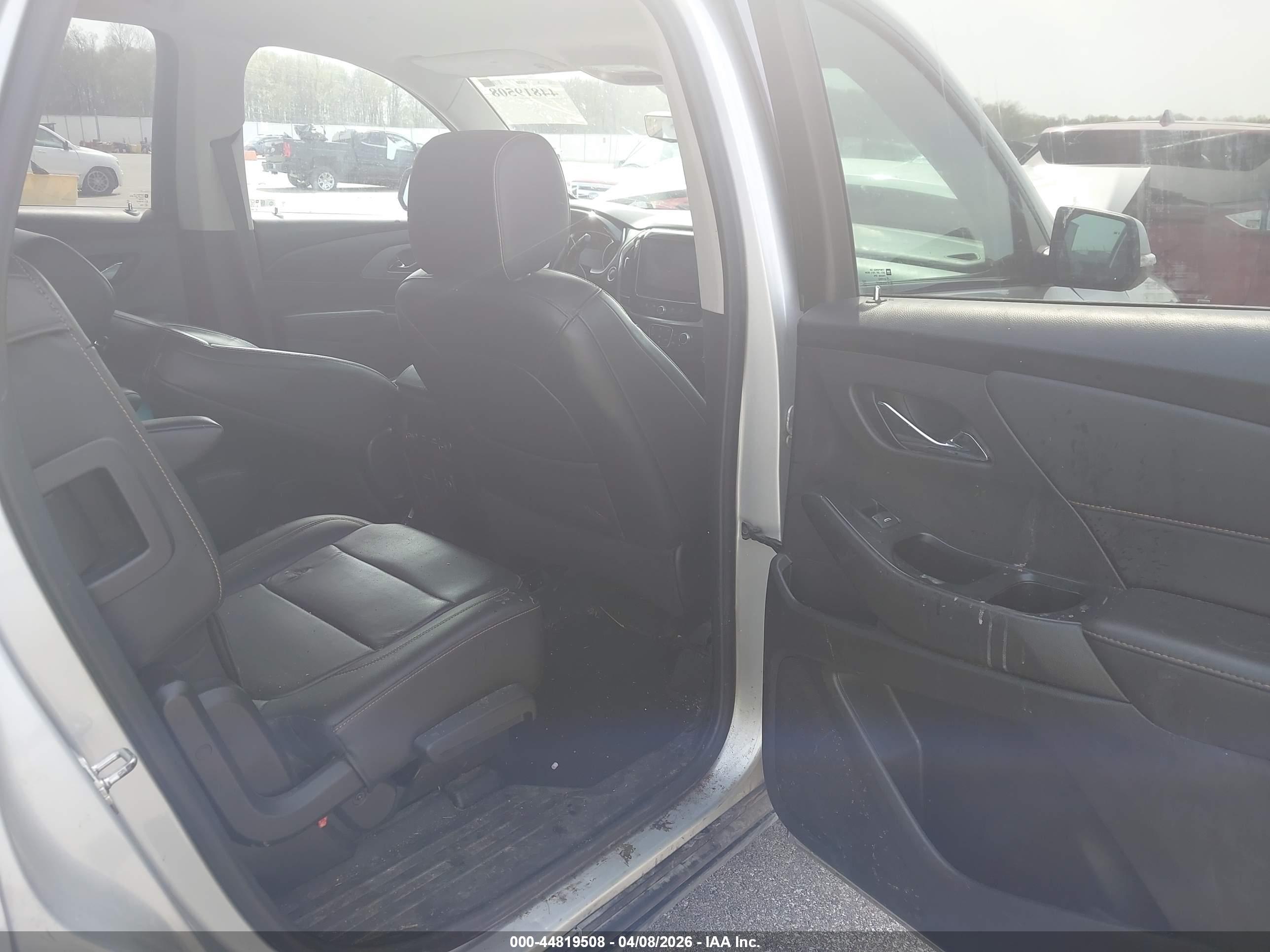 CHEVROLET TRAVERSE image 8
