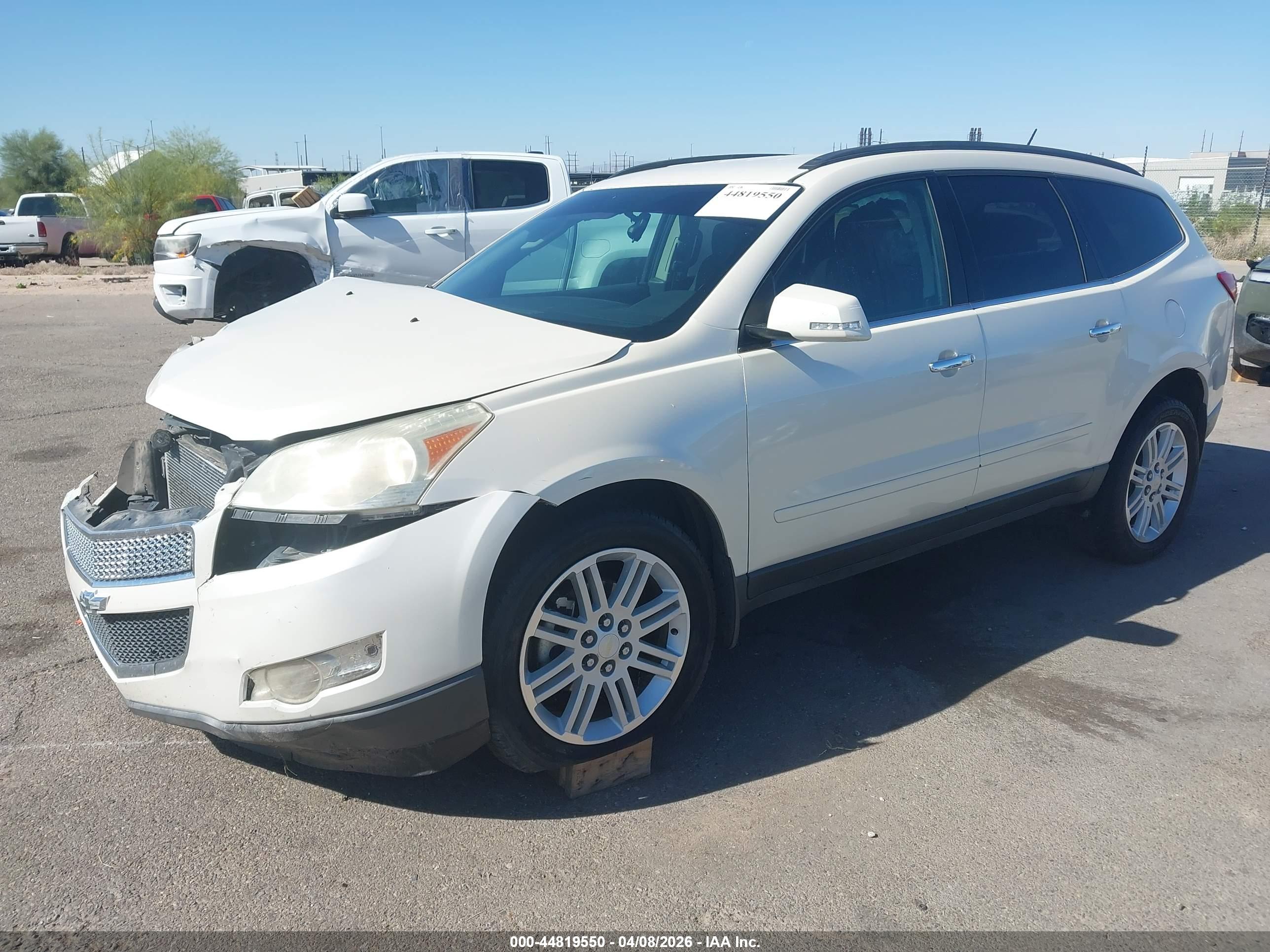 CHEVROLET TRAVERSE image 2