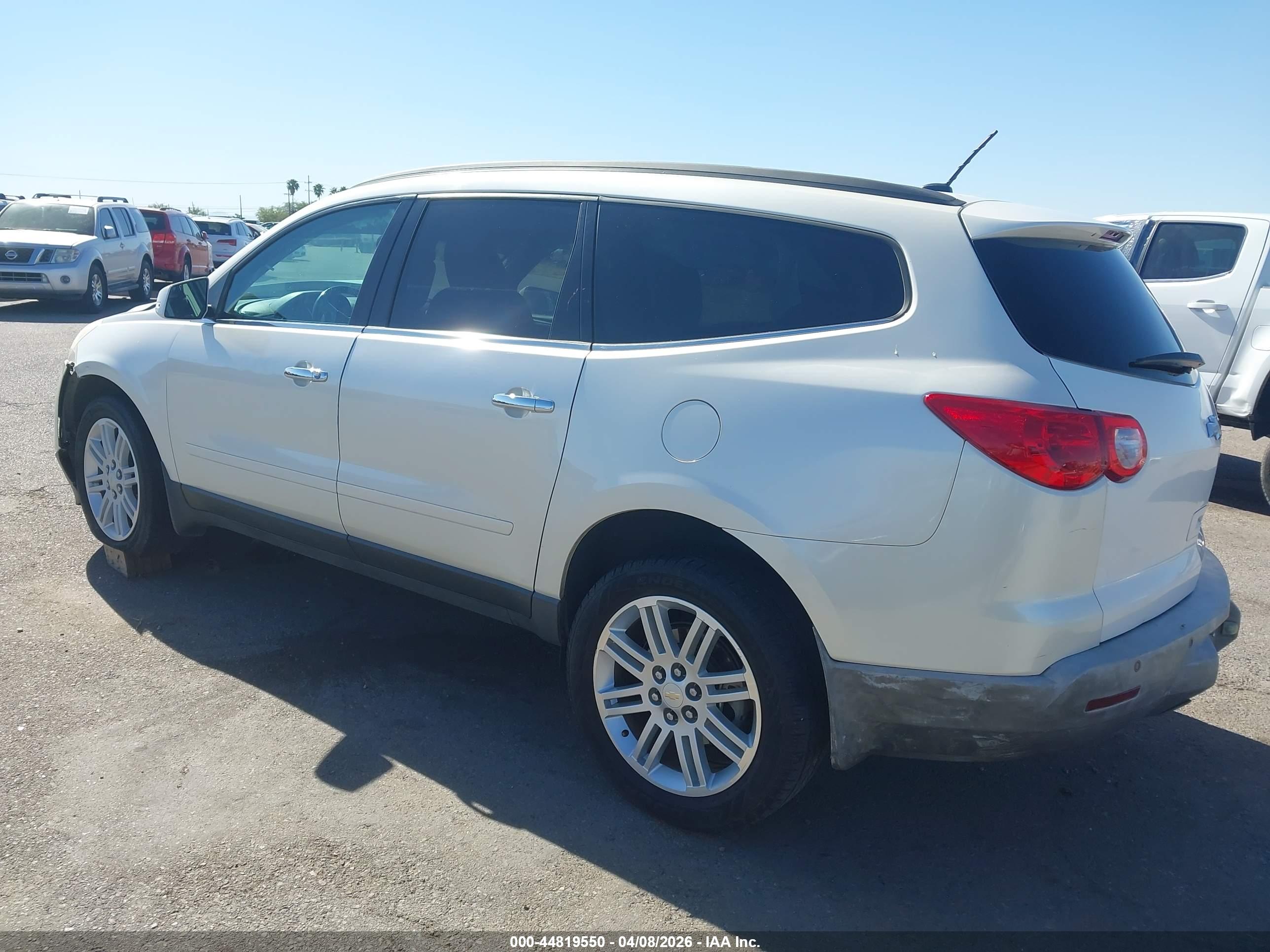 CHEVROLET TRAVERSE image 3