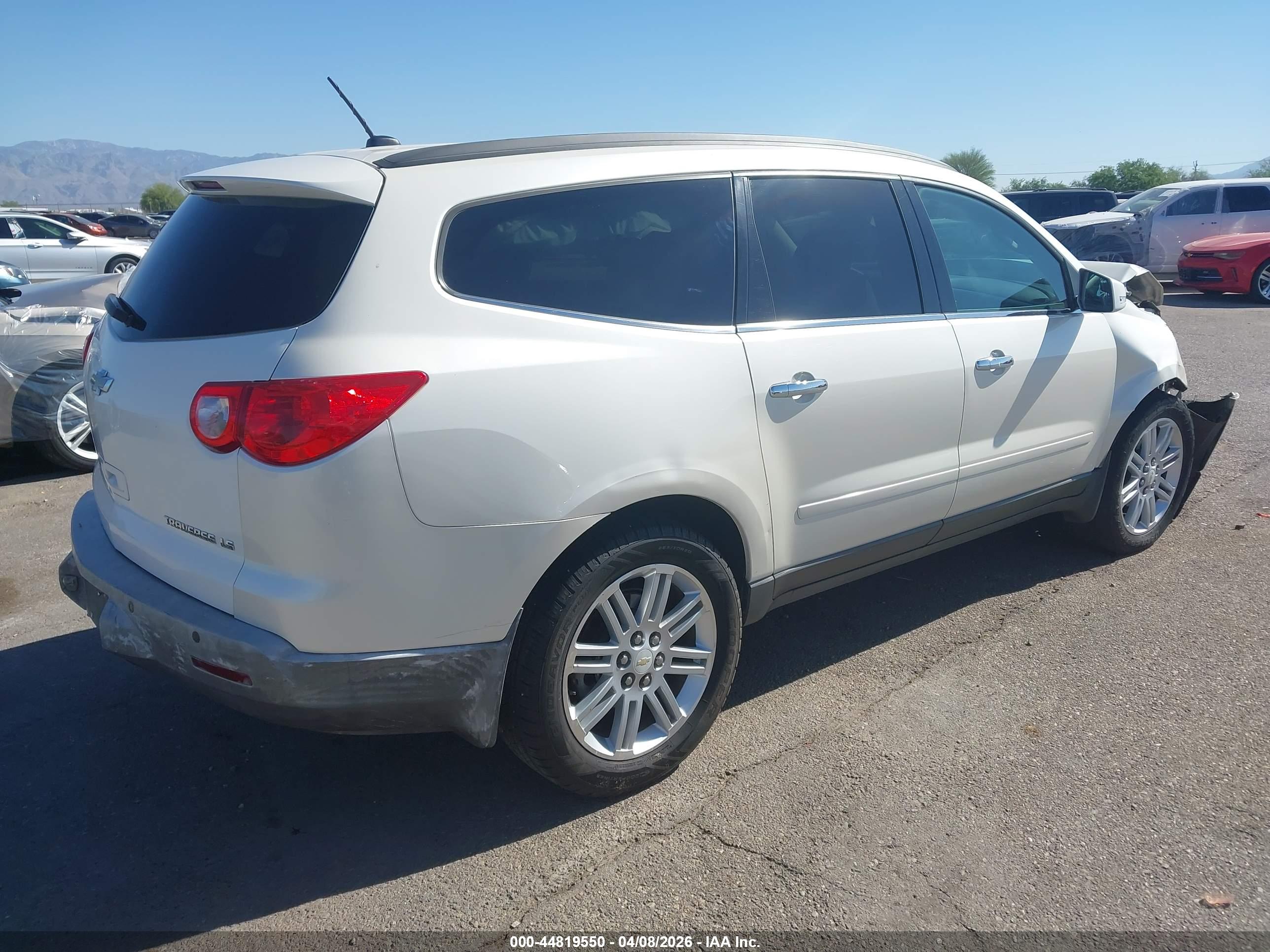 CHEVROLET TRAVERSE image 4