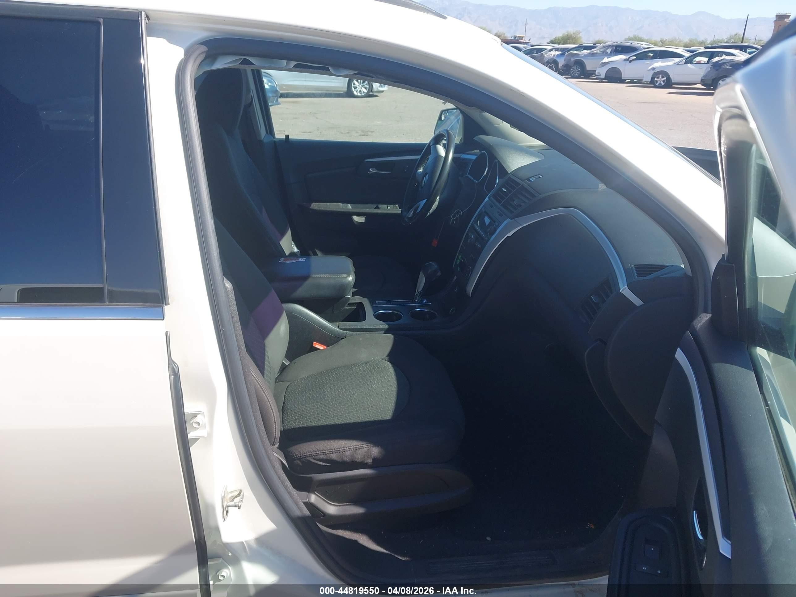 CHEVROLET TRAVERSE image 5