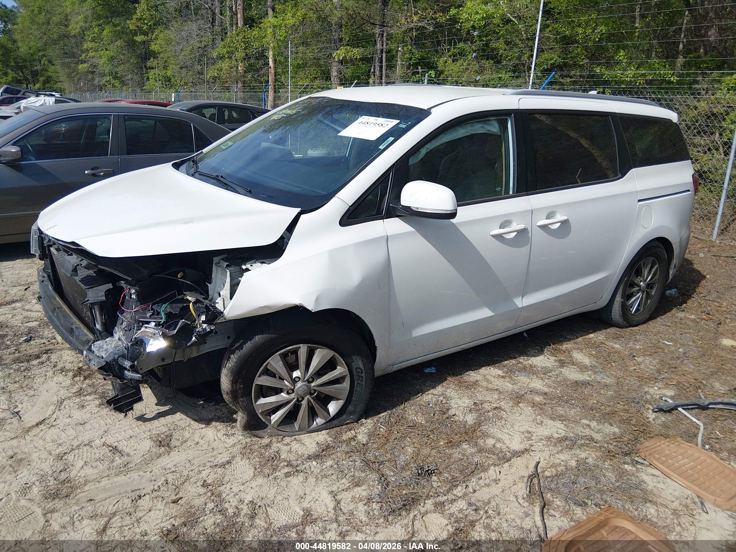 KIA SEDONA image 2