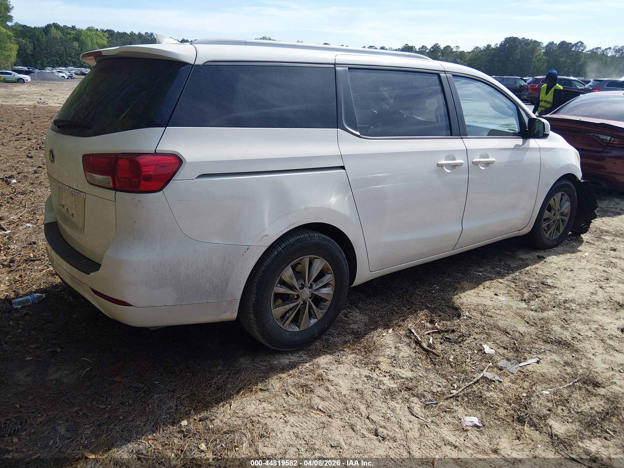 KIA SEDONA image 4