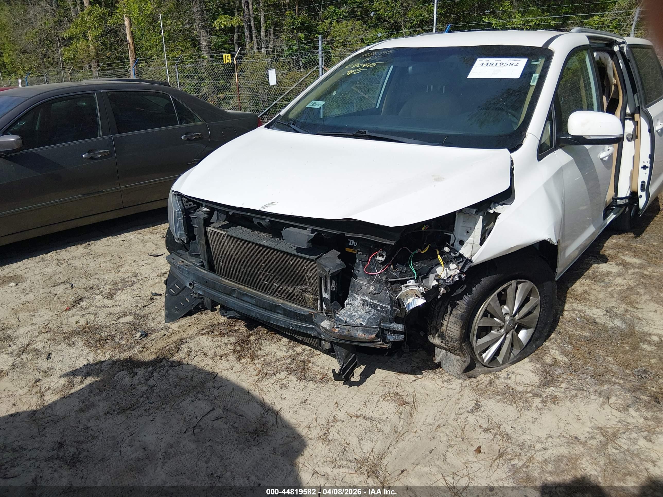 KIA SEDONA image 6