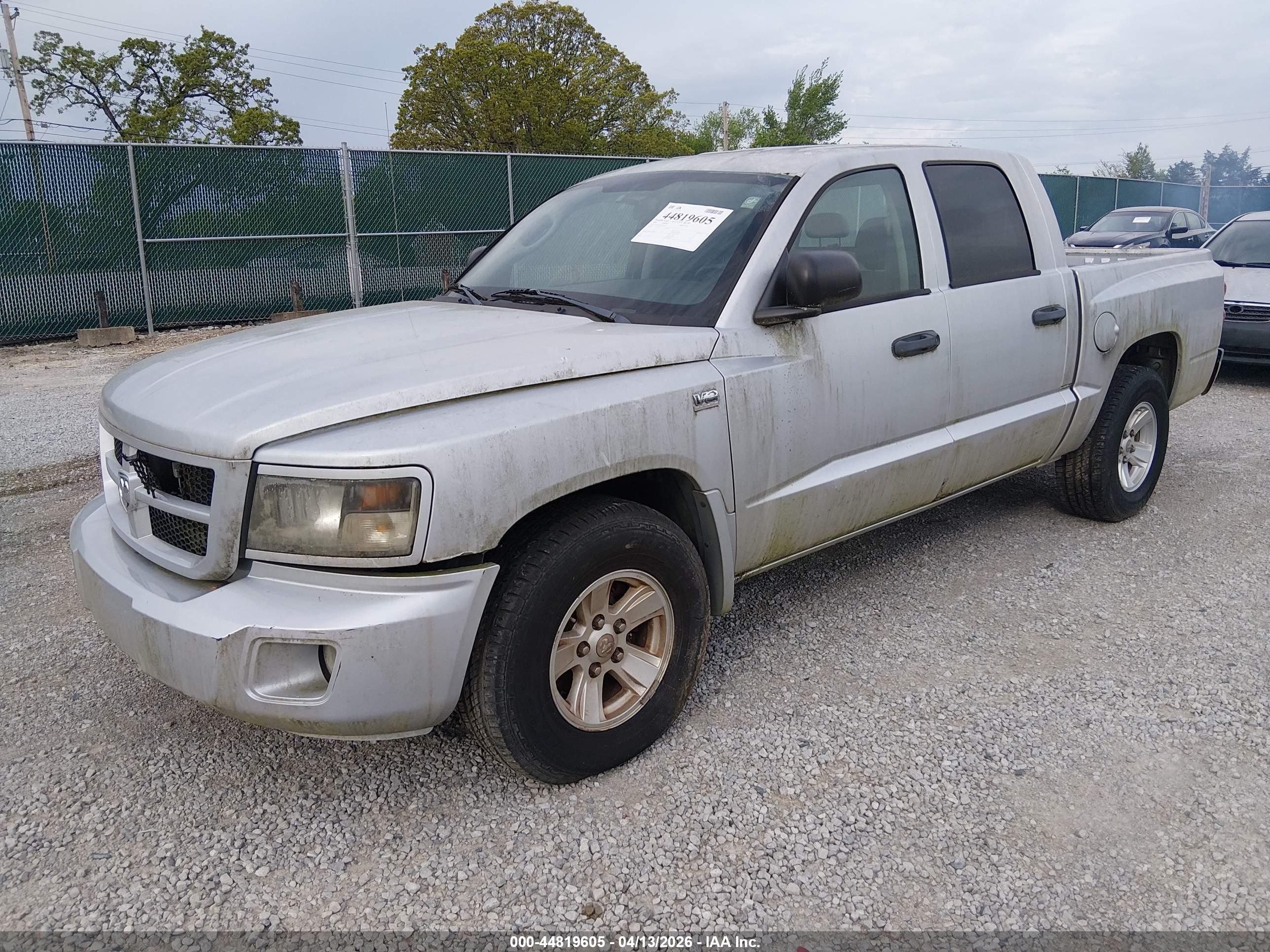 DODGE DAKOTA image 2