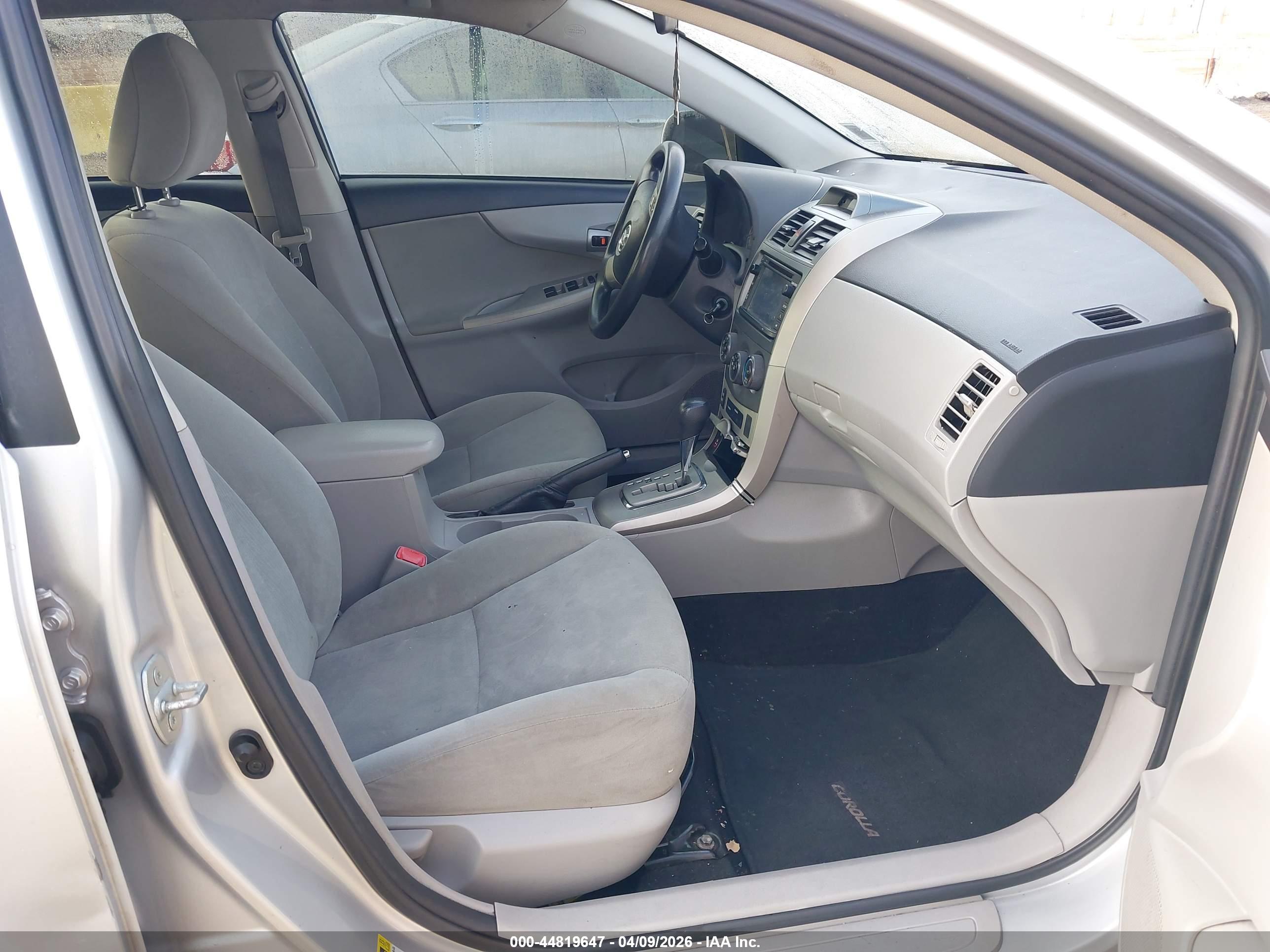 TOYOTA COROLLA image 5