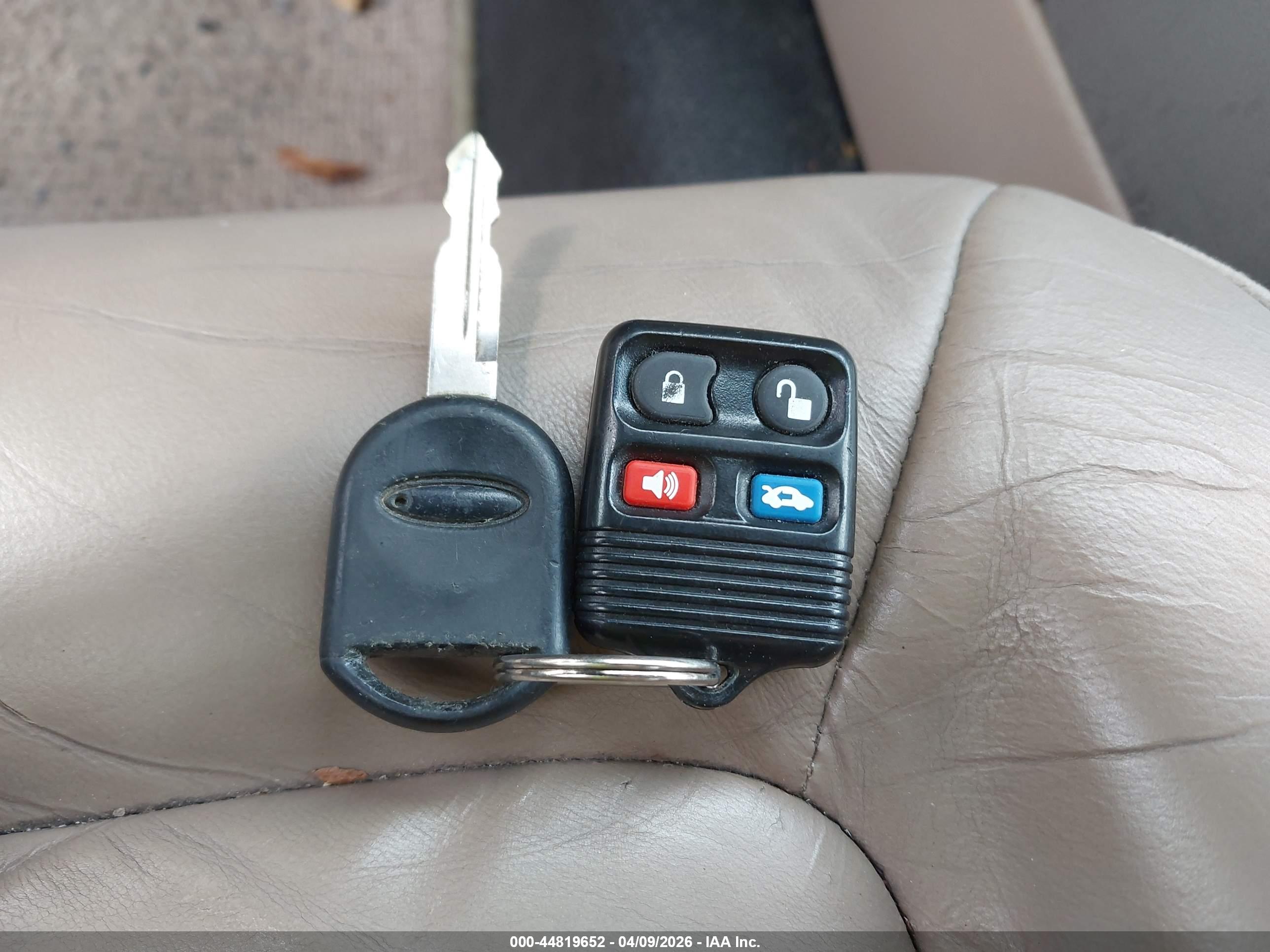 FORD EXPLORER image 11