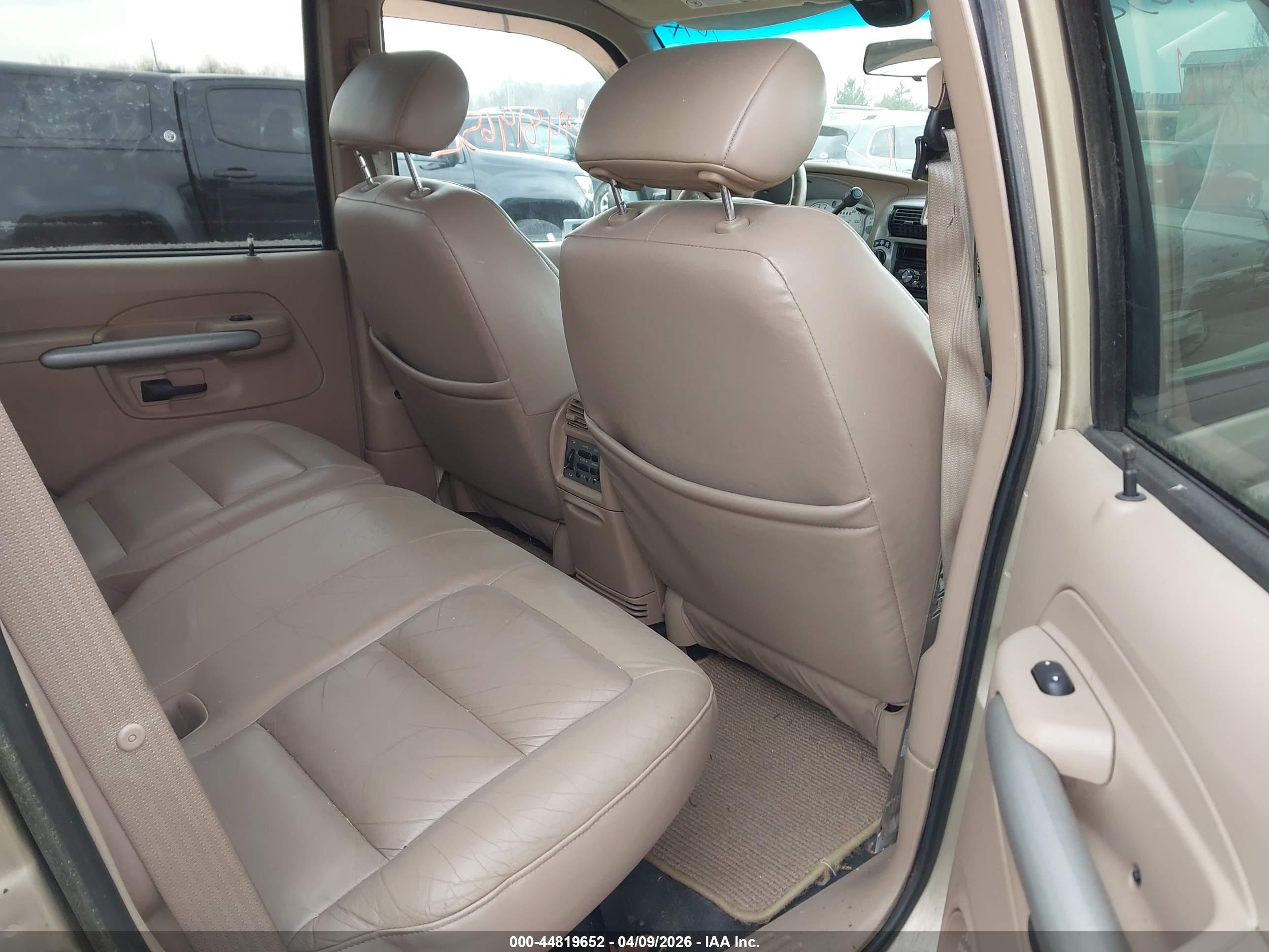 FORD EXPLORER image 8