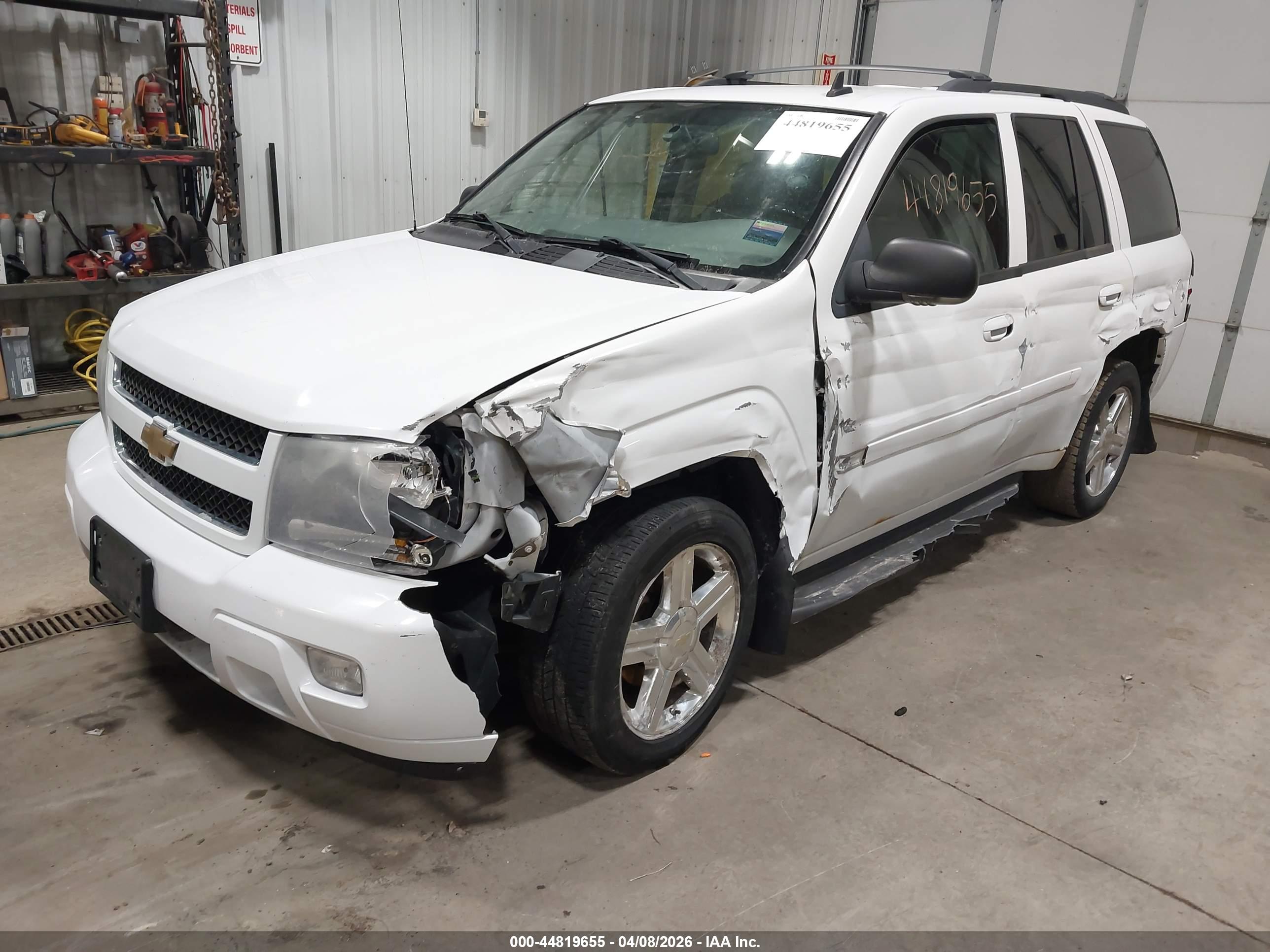 CHEVROLET TRAILBLAZER image 2