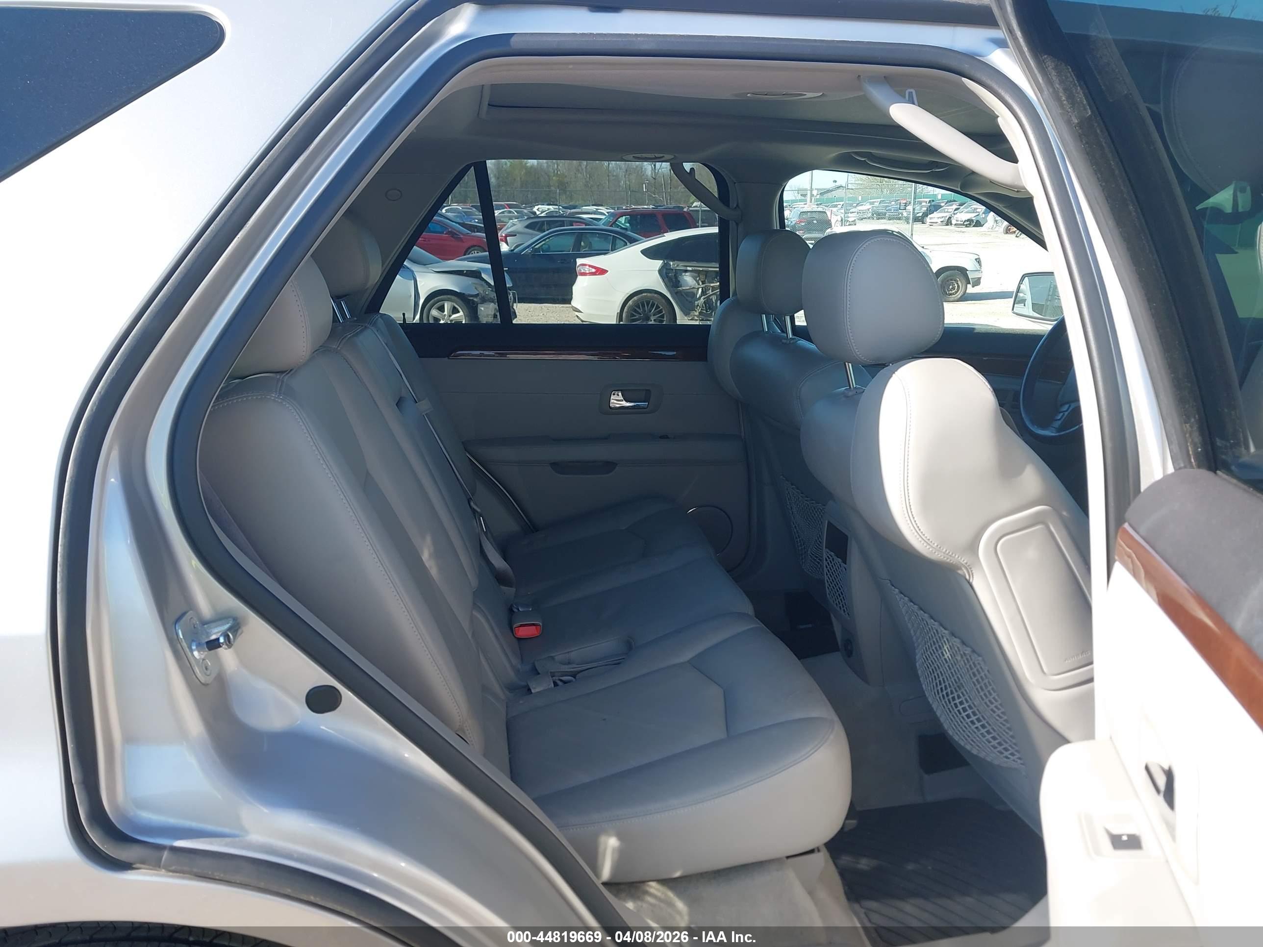 CADILLAC SRX image 8