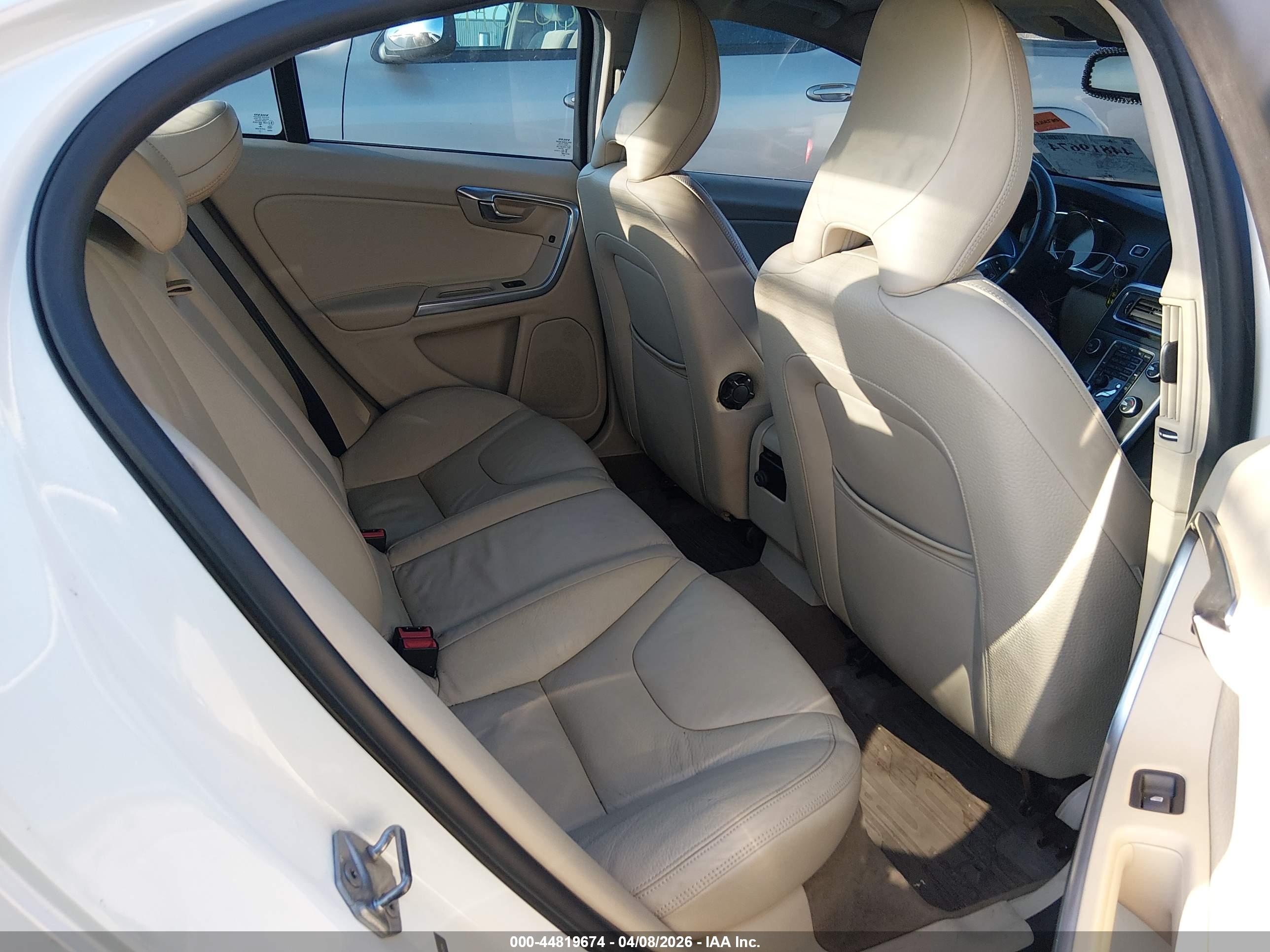 VOLVO S60 image 8