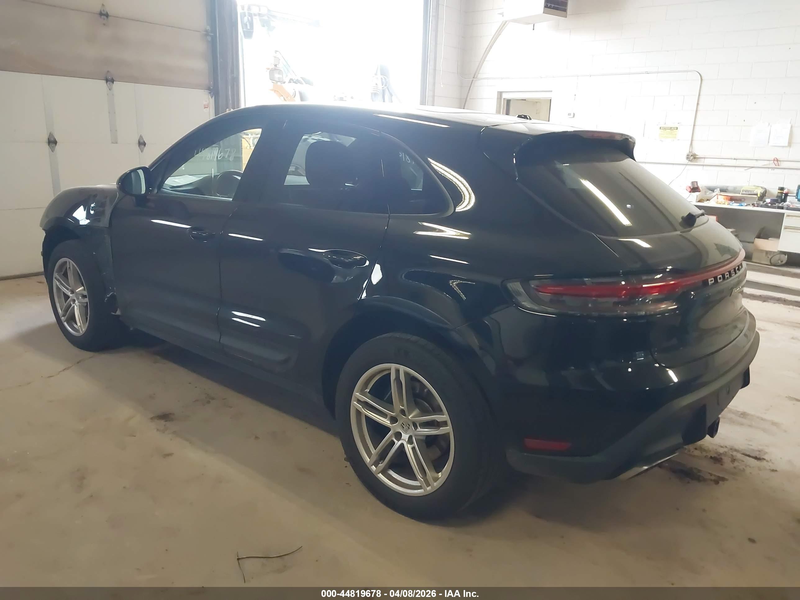 PORSCHE MACAN image 3