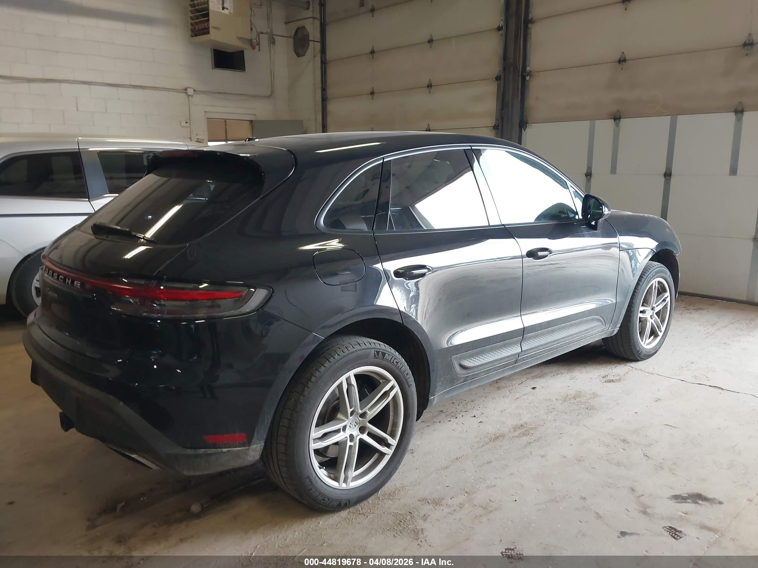 PORSCHE MACAN image 4