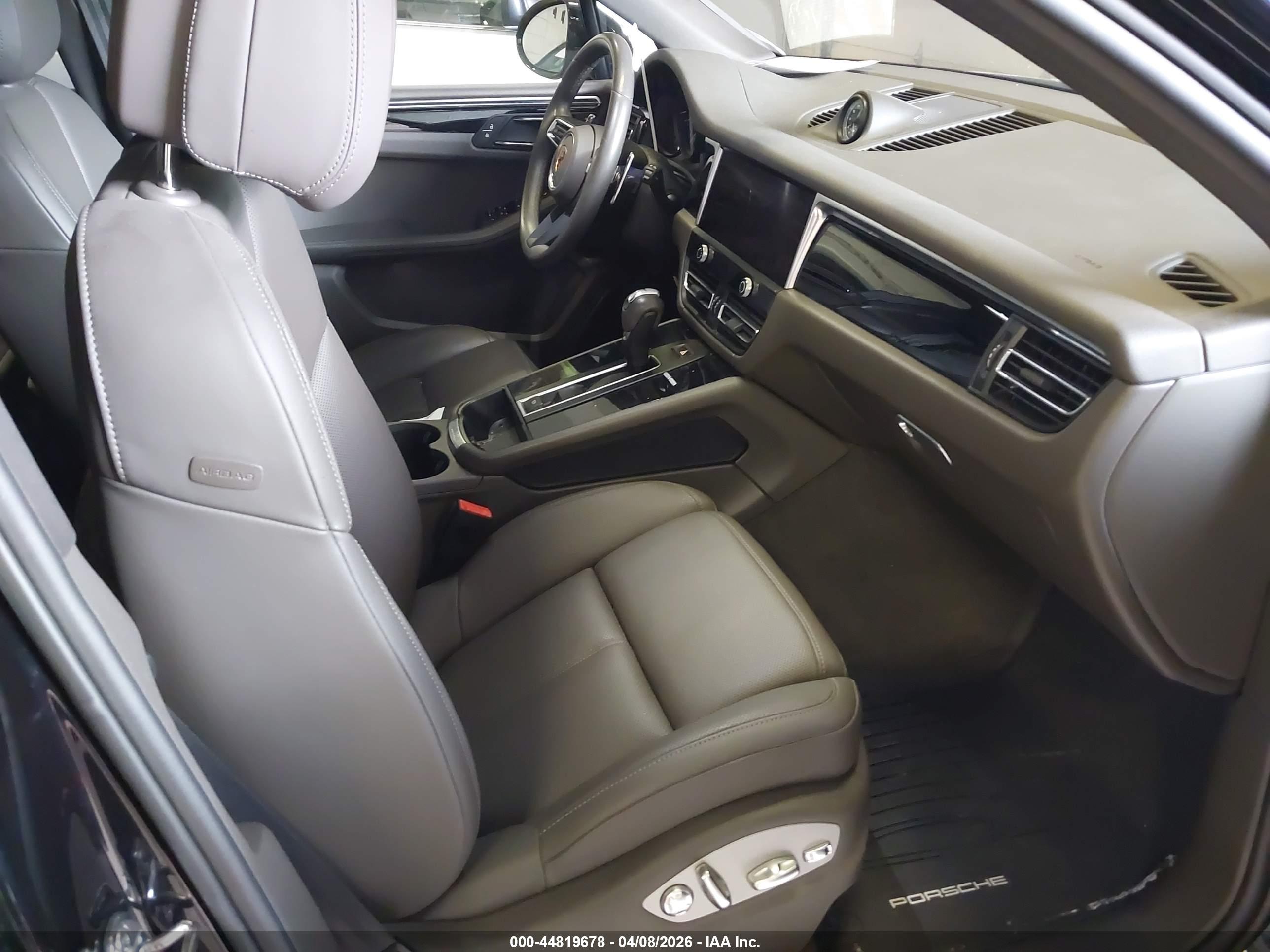 PORSCHE MACAN image 5