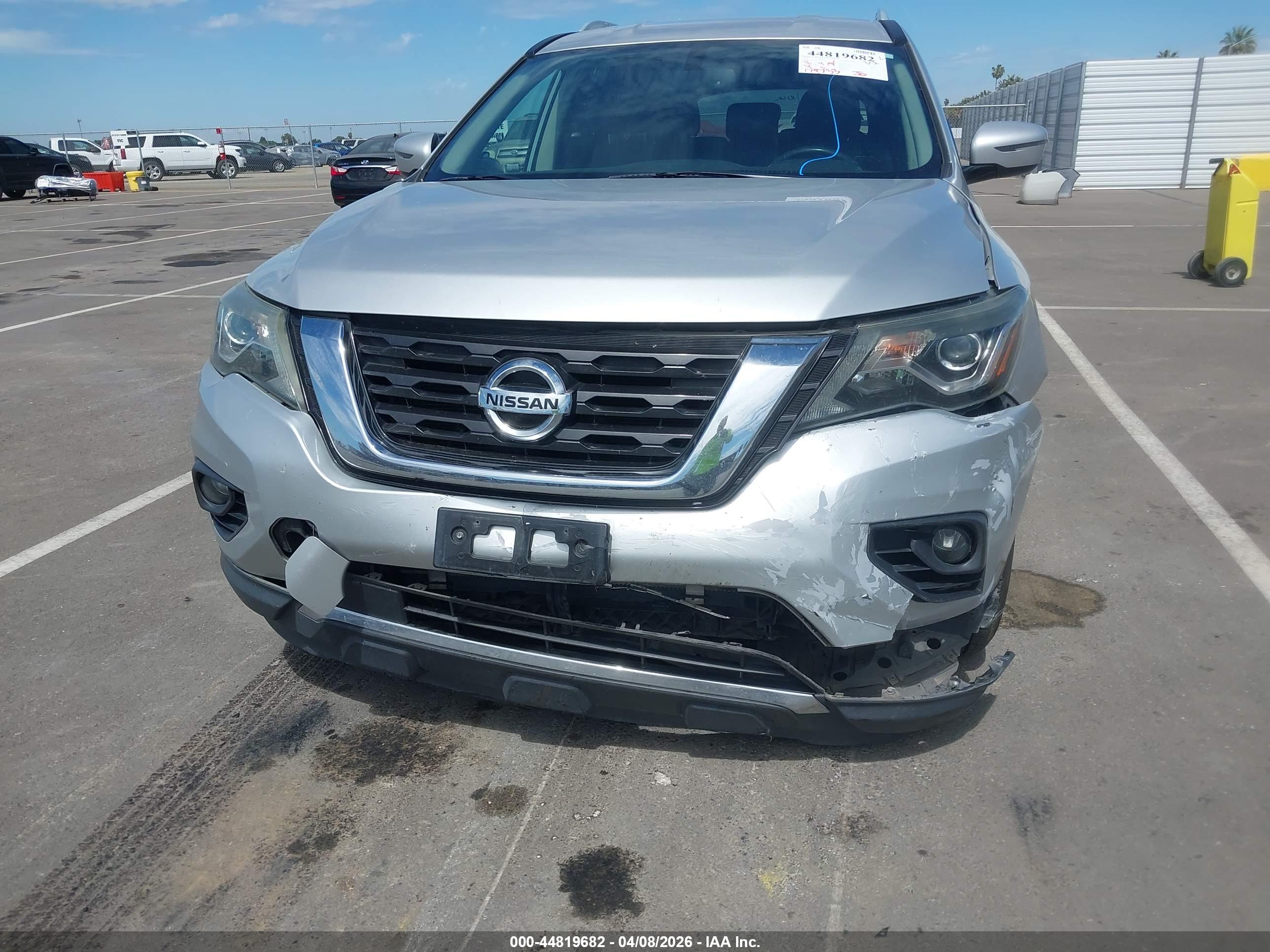 NISSAN PATHFINDER image 6