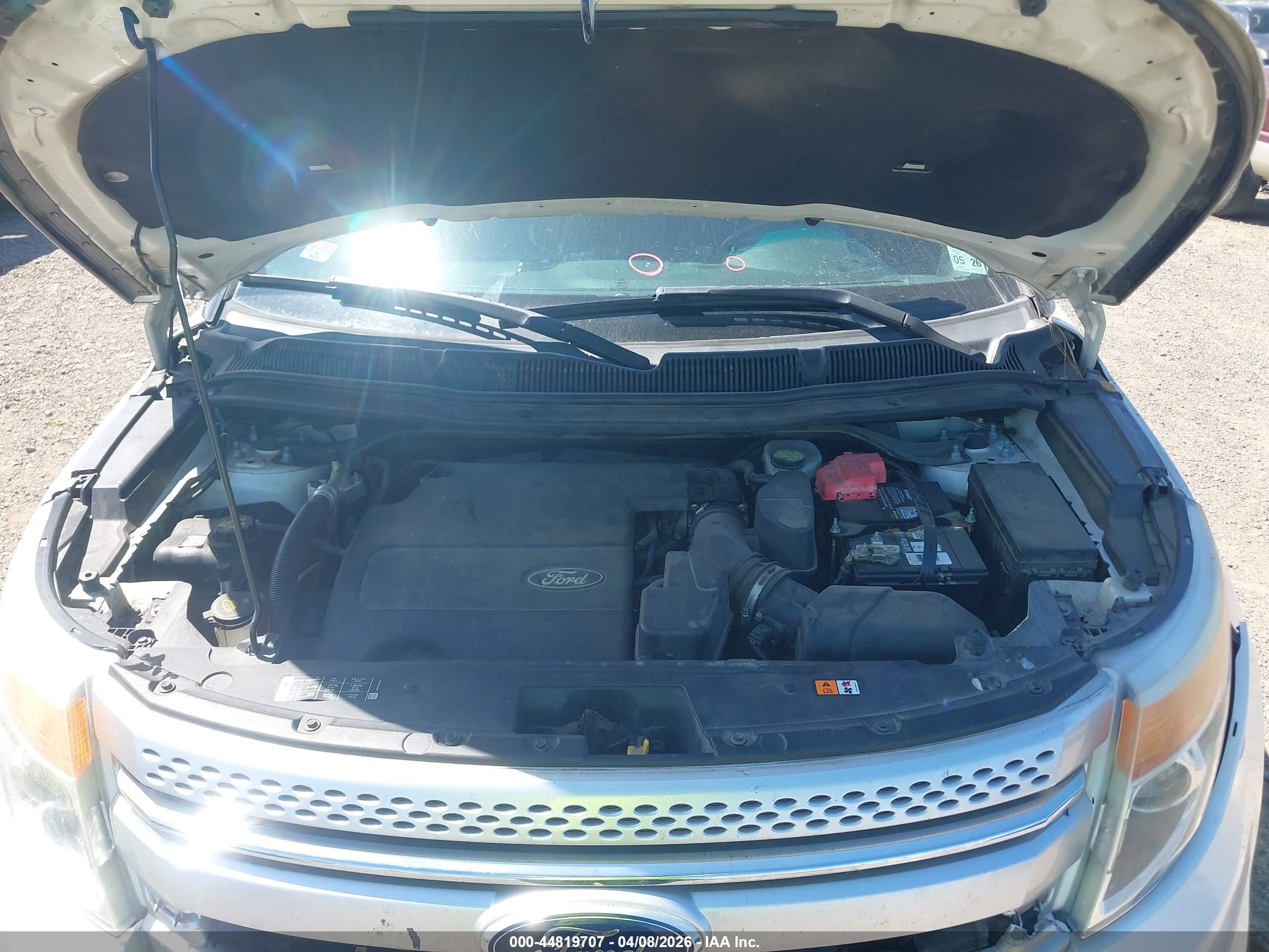 FORD EXPLORER image 10