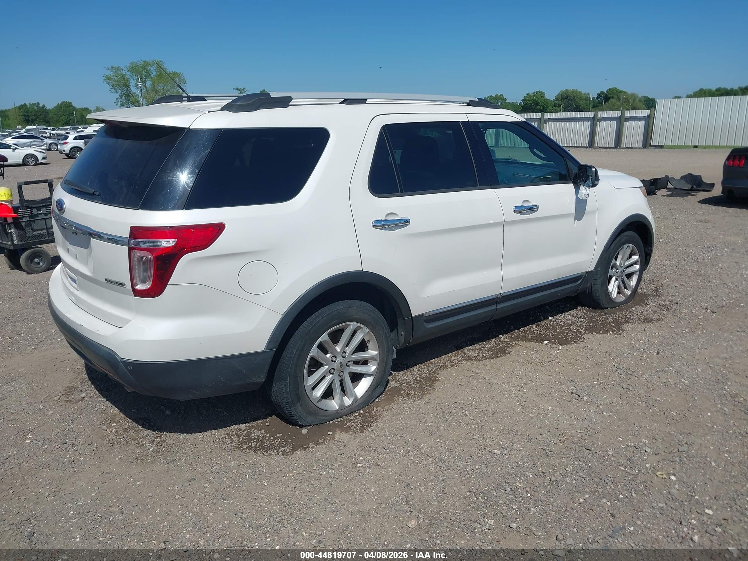 FORD EXPLORER image 4