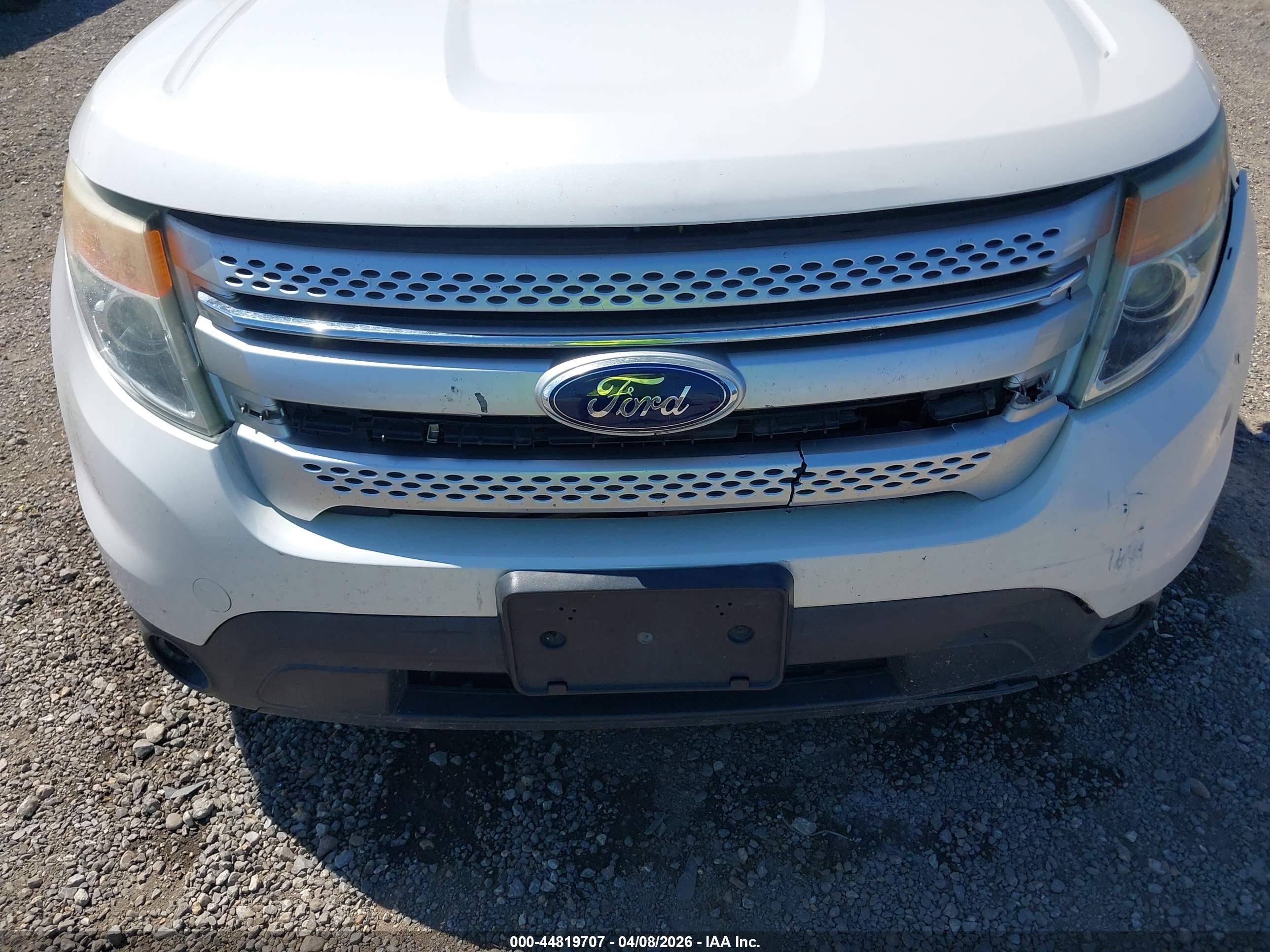 FORD EXPLORER image 6
