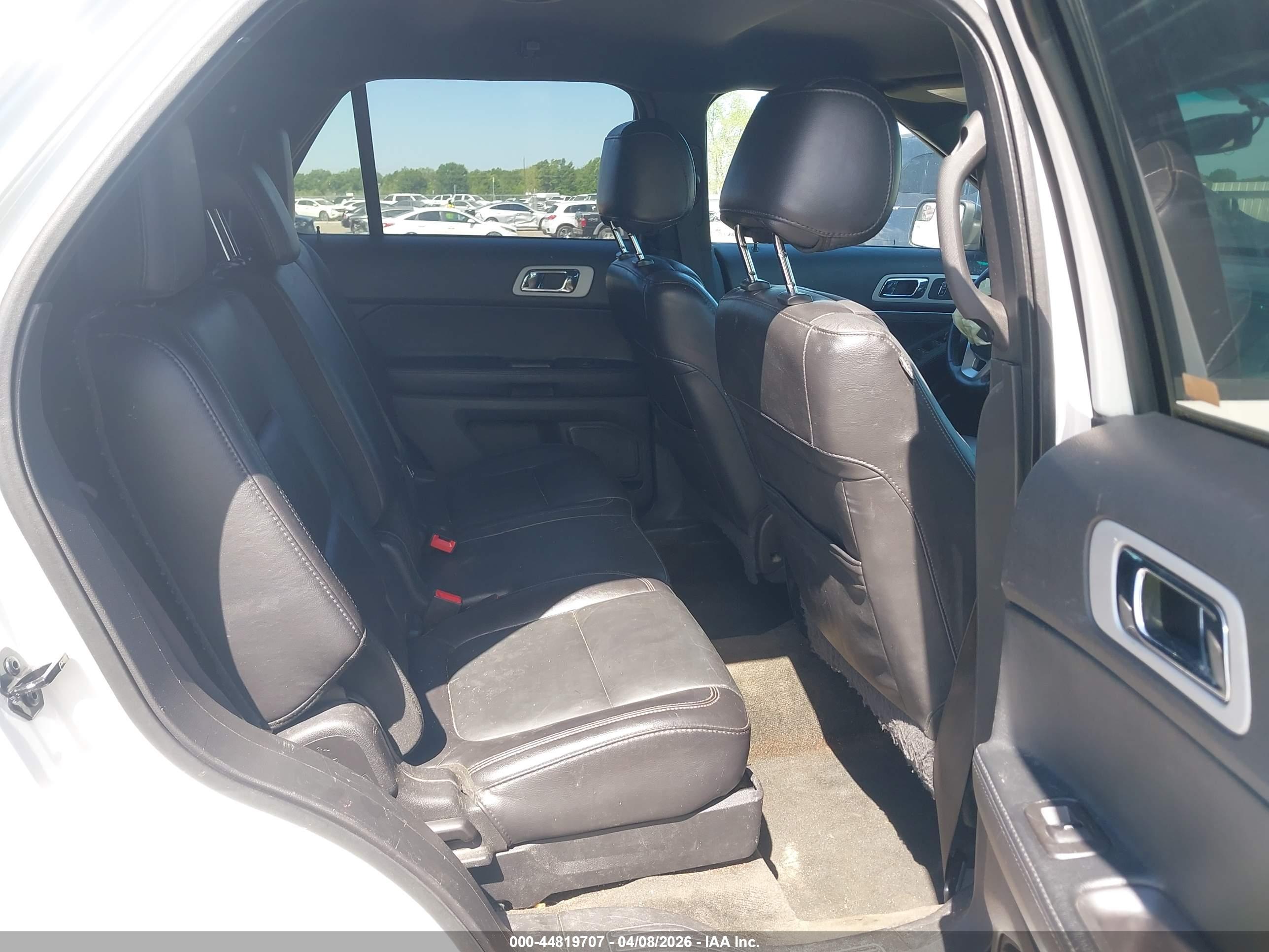 FORD EXPLORER image 8