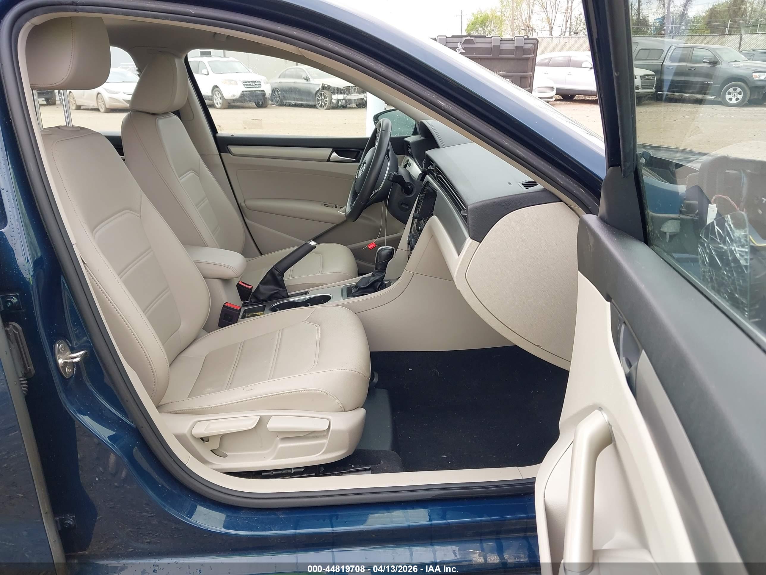 VOLKSWAGEN PASSAT image 5