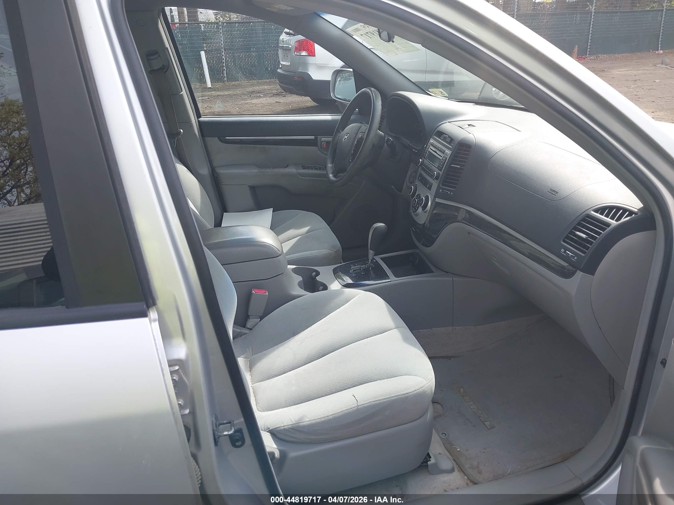 HYUNDAI SANTA image 5