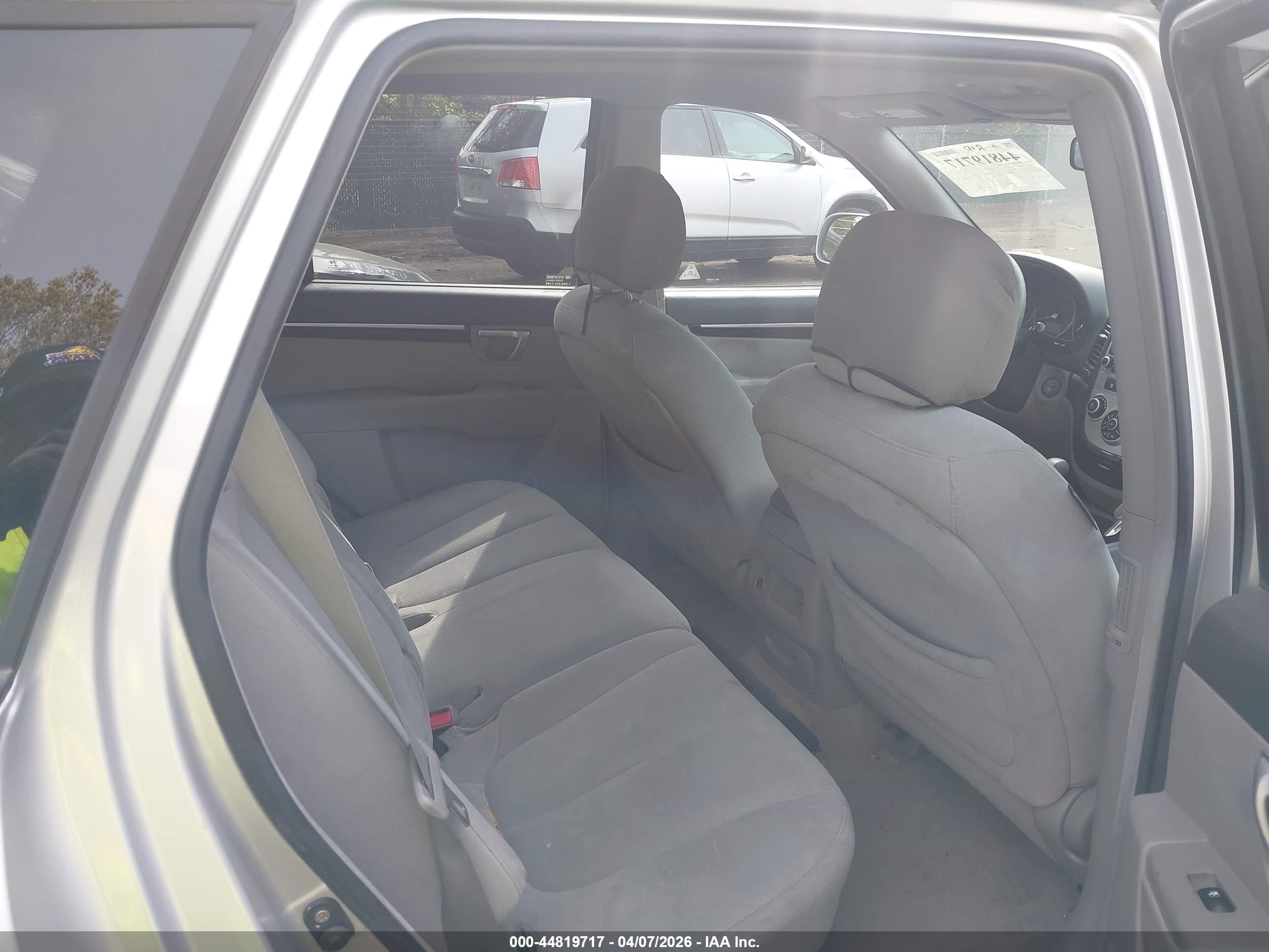 HYUNDAI SANTA image 8