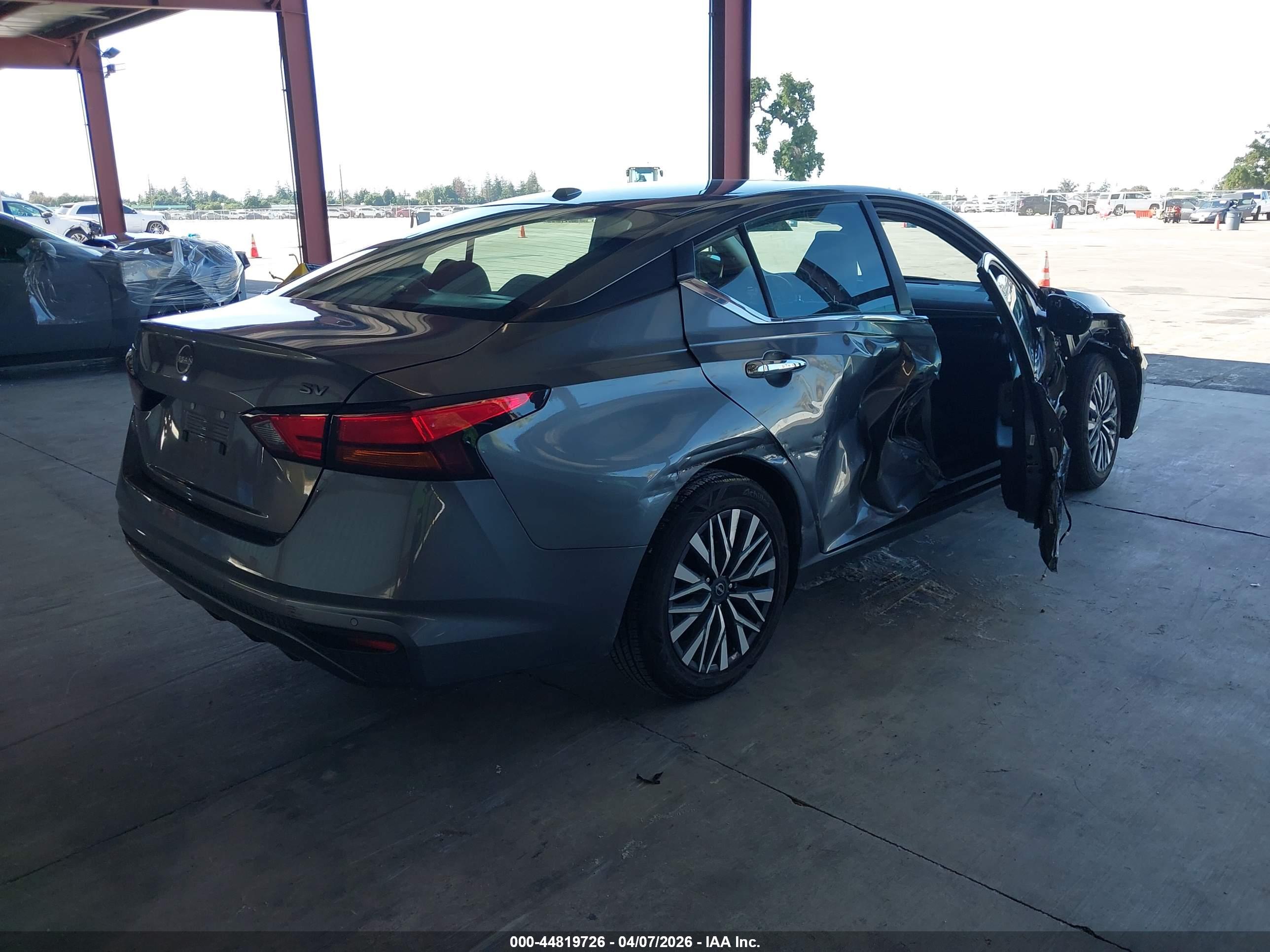 NISSAN ALTIMA image 4