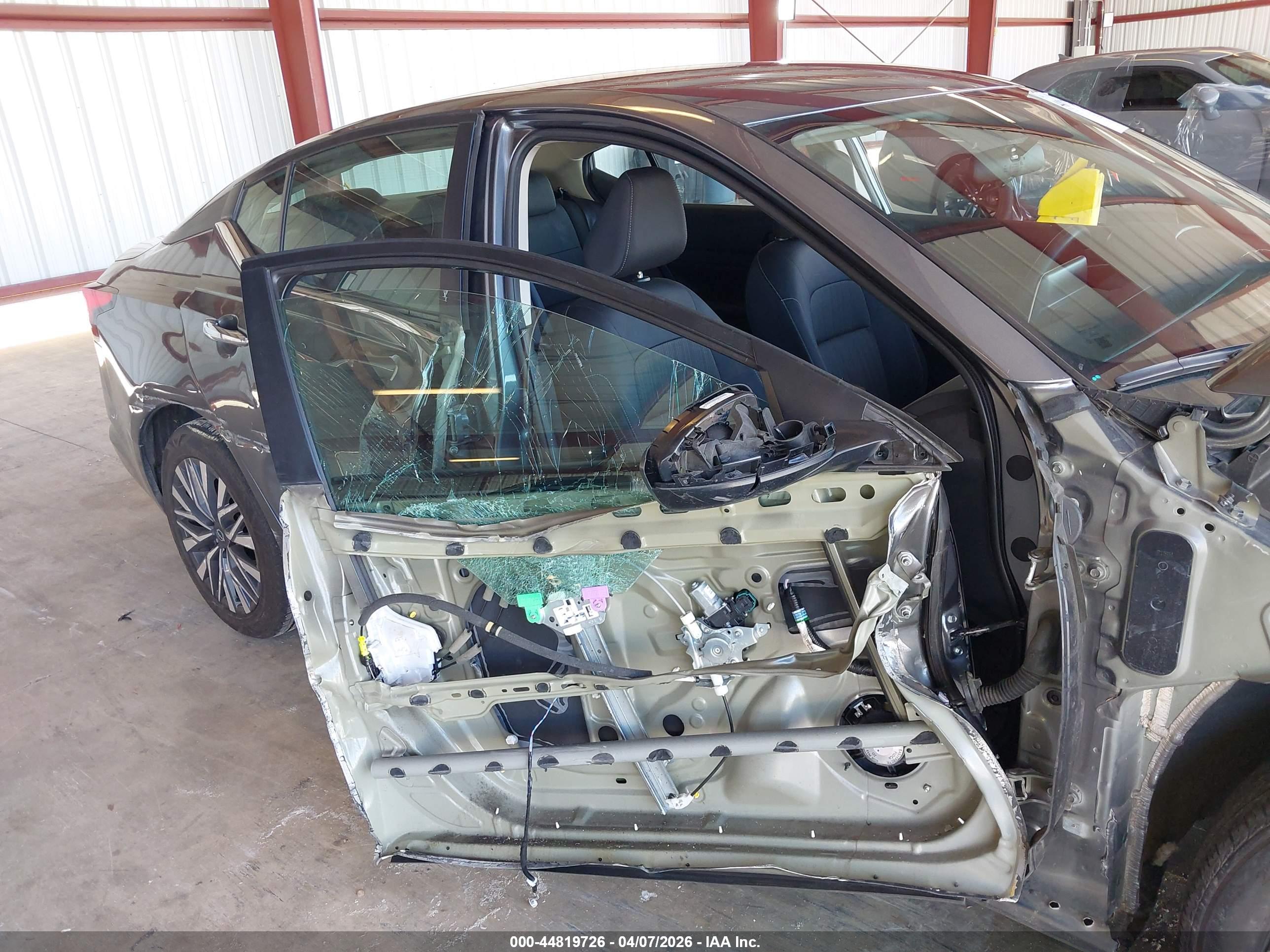 NISSAN ALTIMA image 6