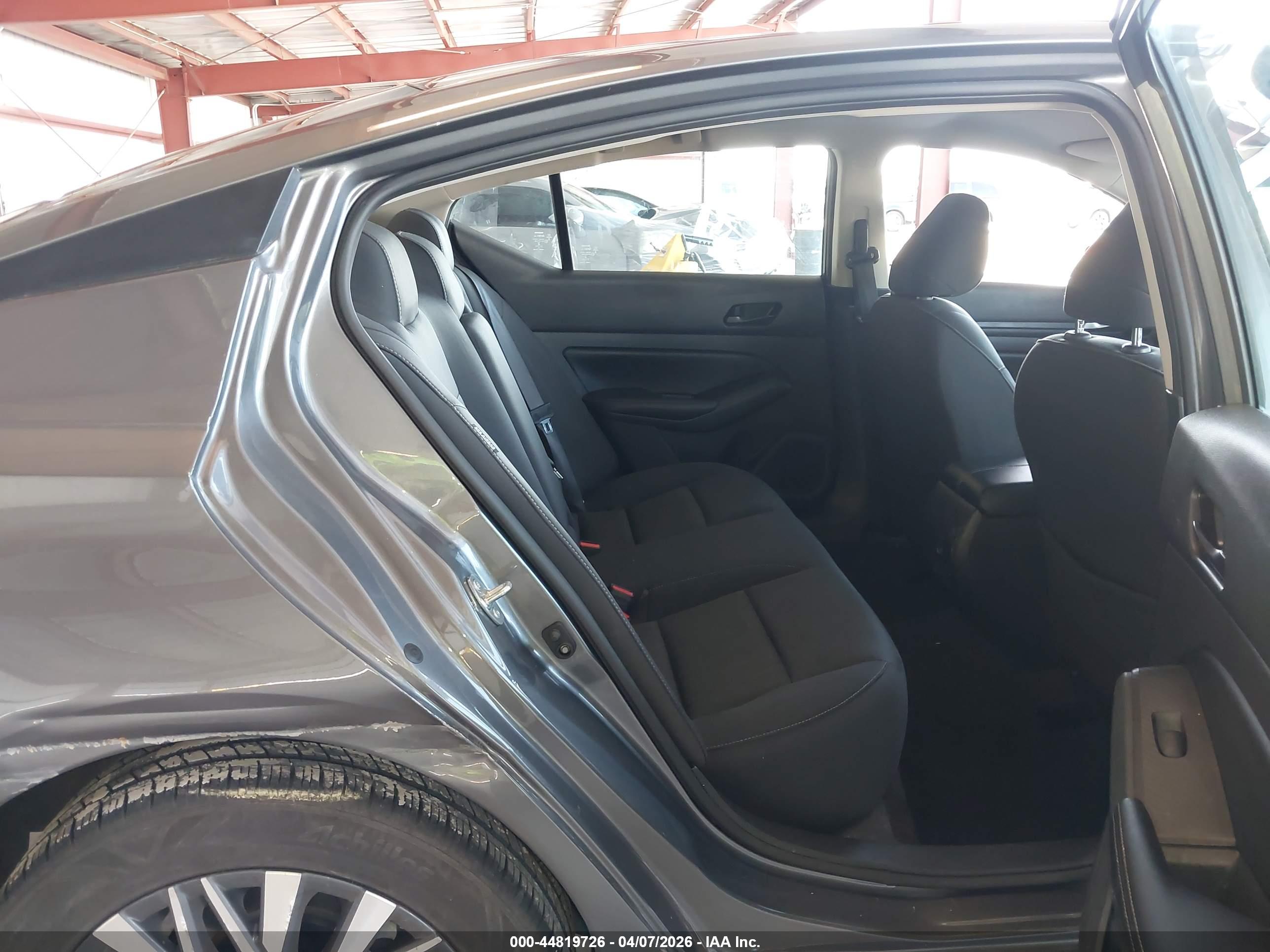 NISSAN ALTIMA image 8