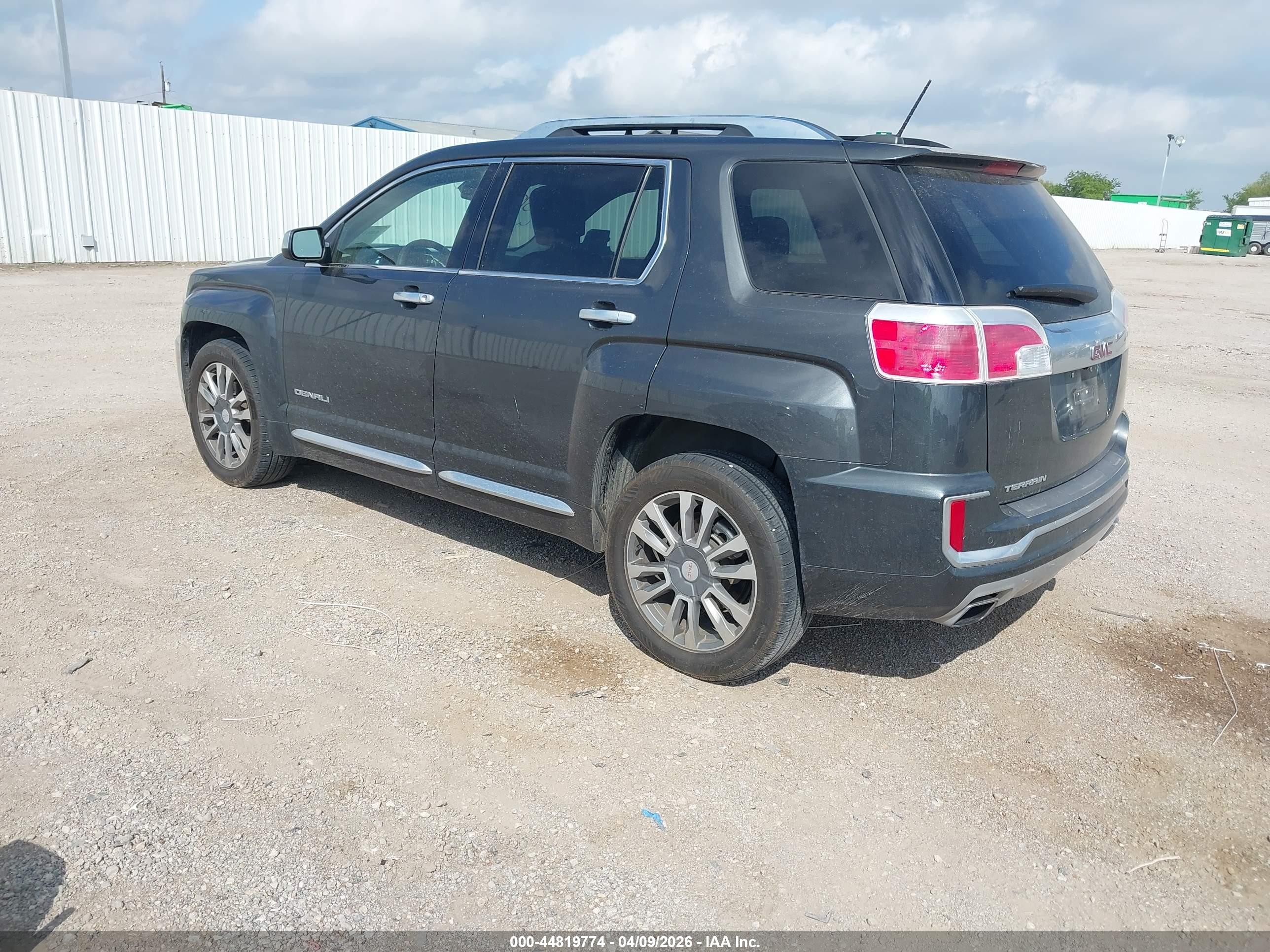 GMC TERRAIN image 3