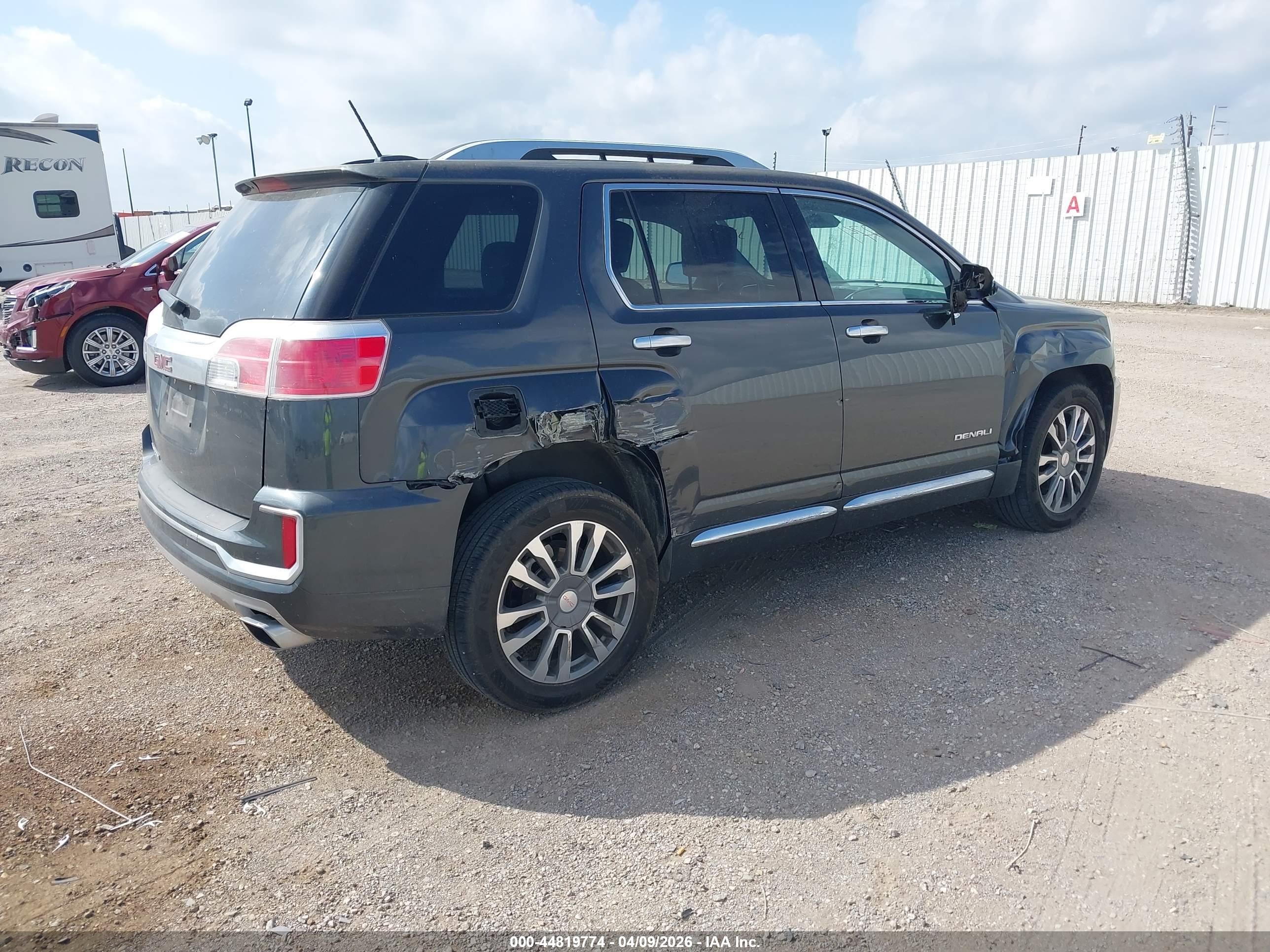 GMC TERRAIN image 4