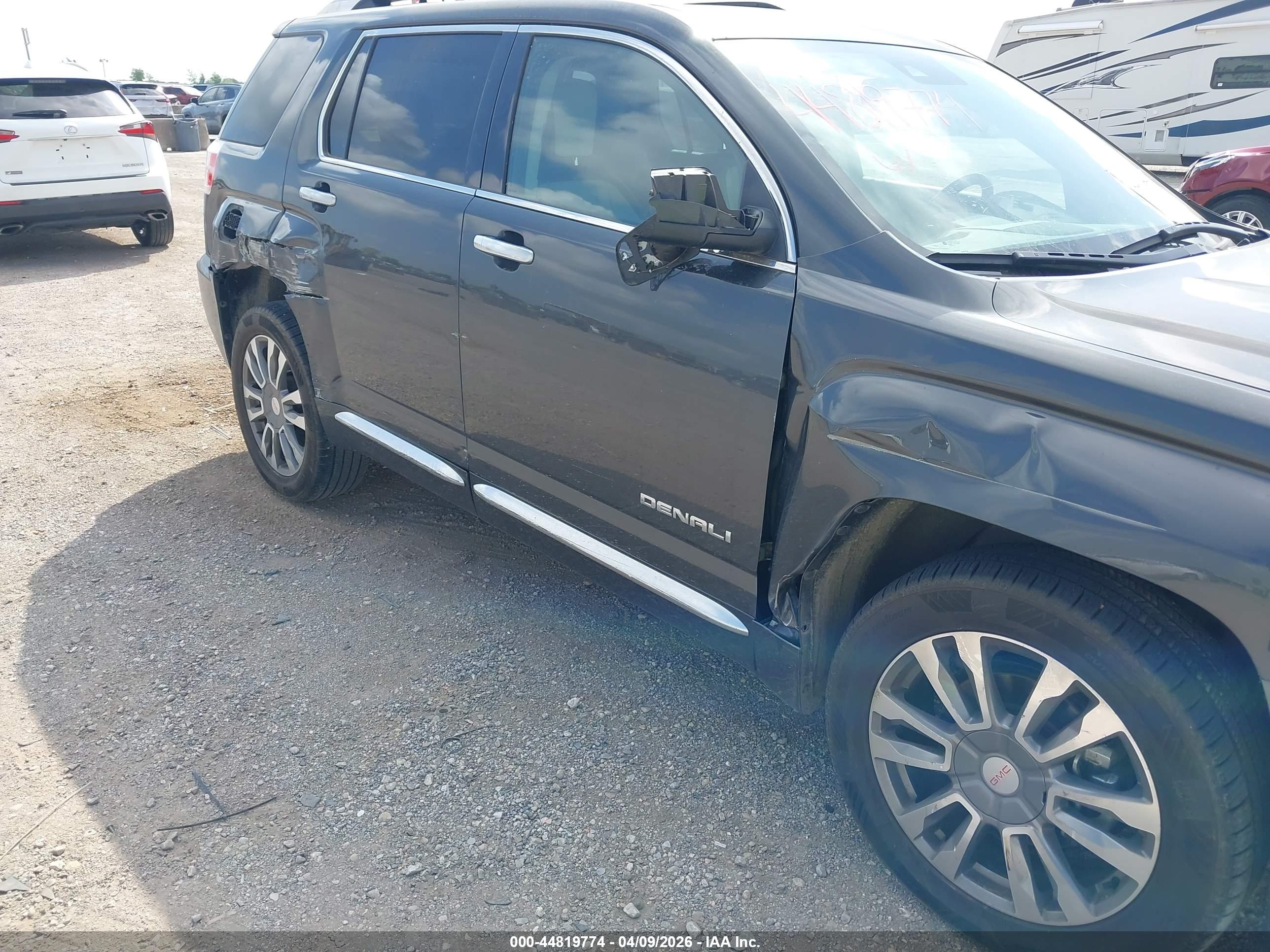 GMC TERRAIN image 6