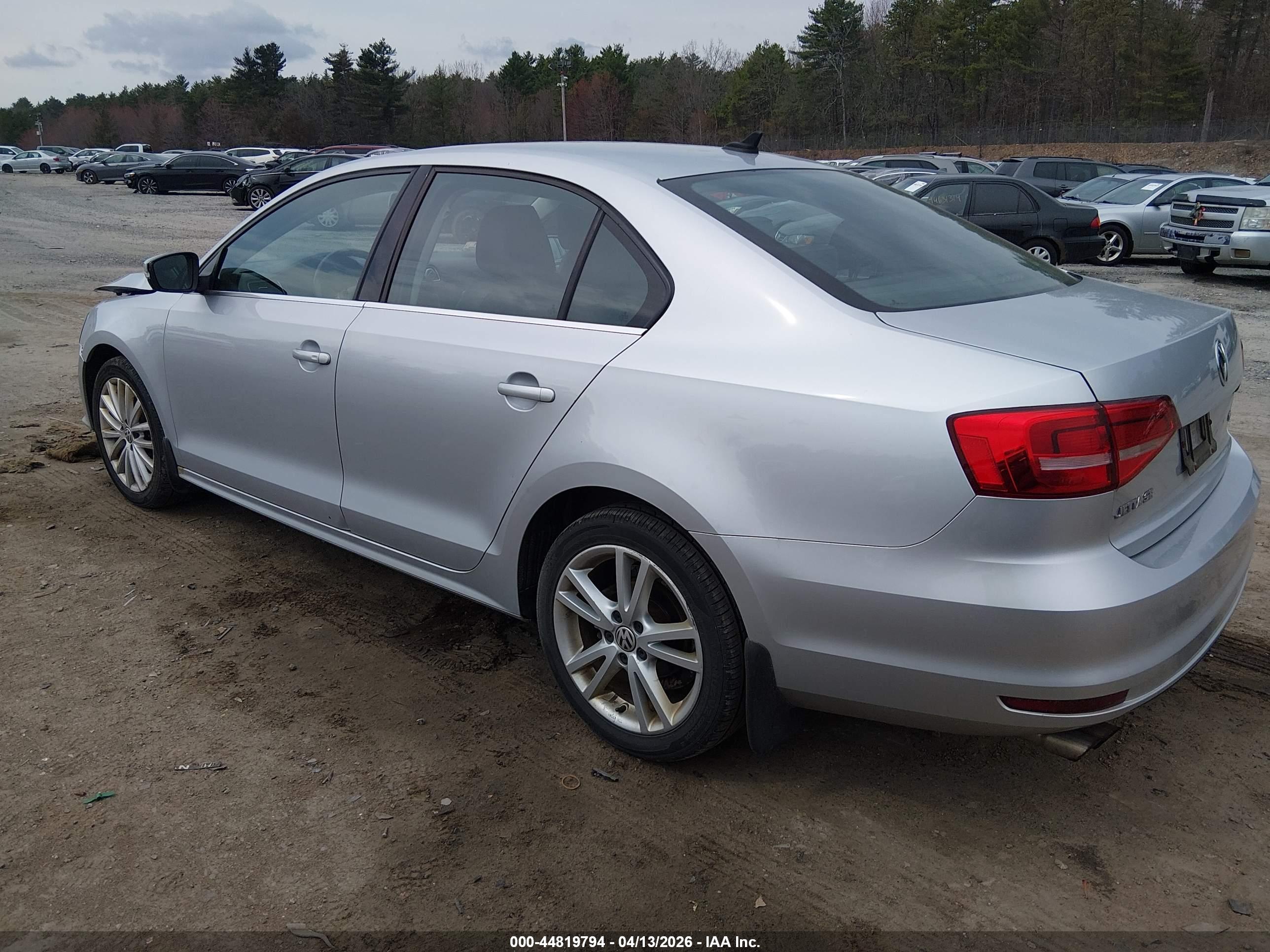 VOLKSWAGEN JETTA image 3