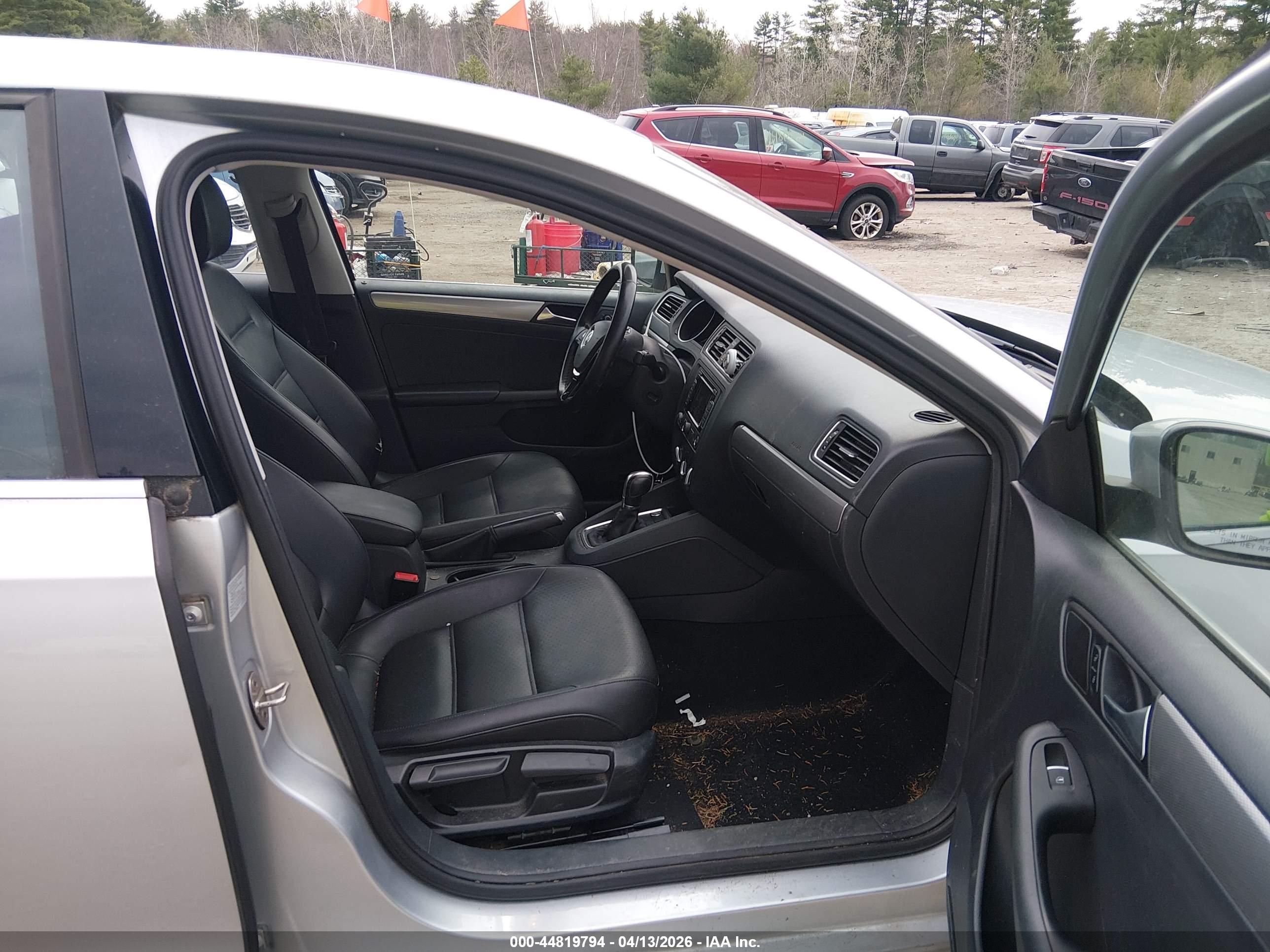 VOLKSWAGEN JETTA image 5
