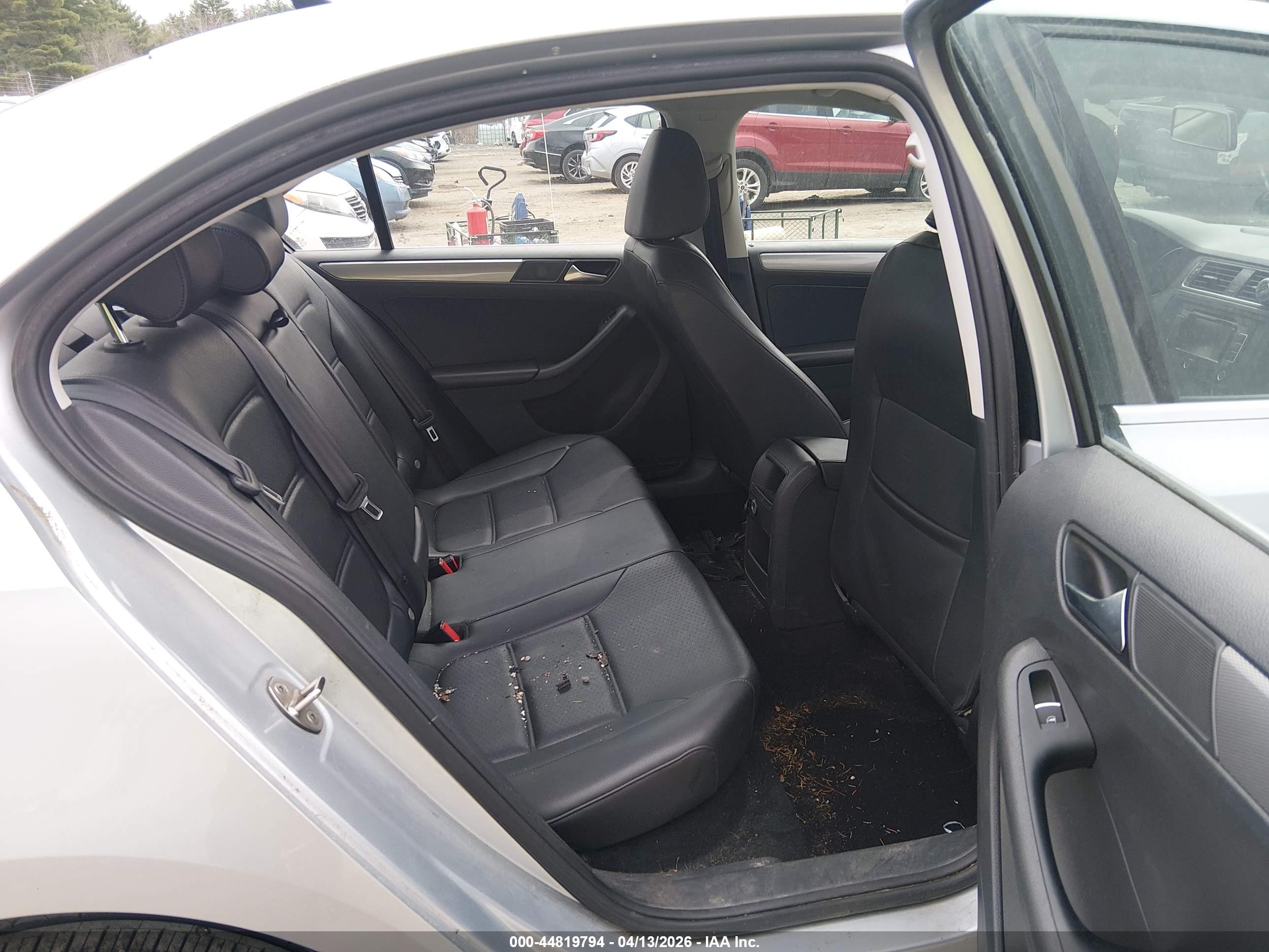 VOLKSWAGEN JETTA image 8