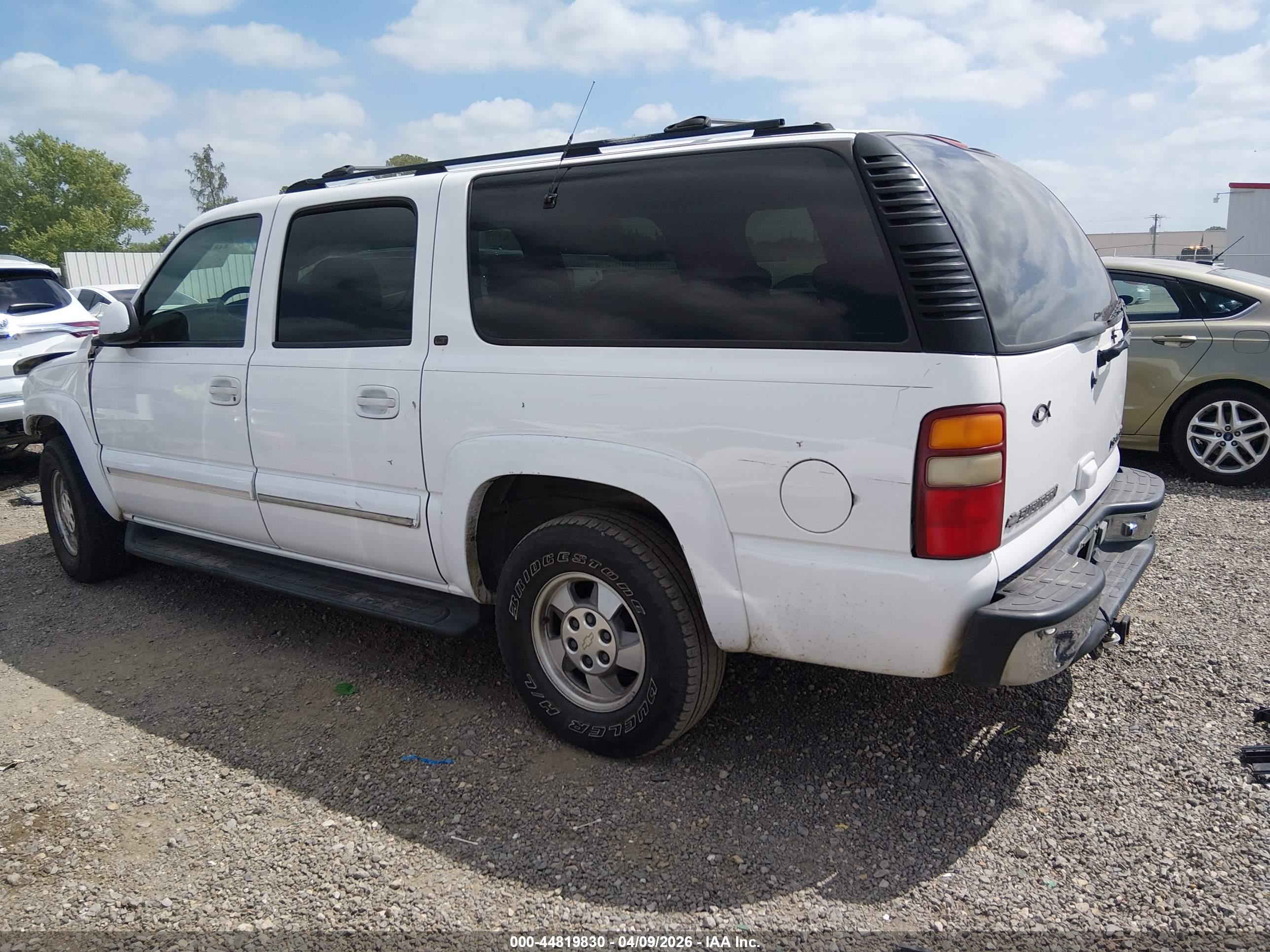 CHEVROLET SUBURBAN image 3