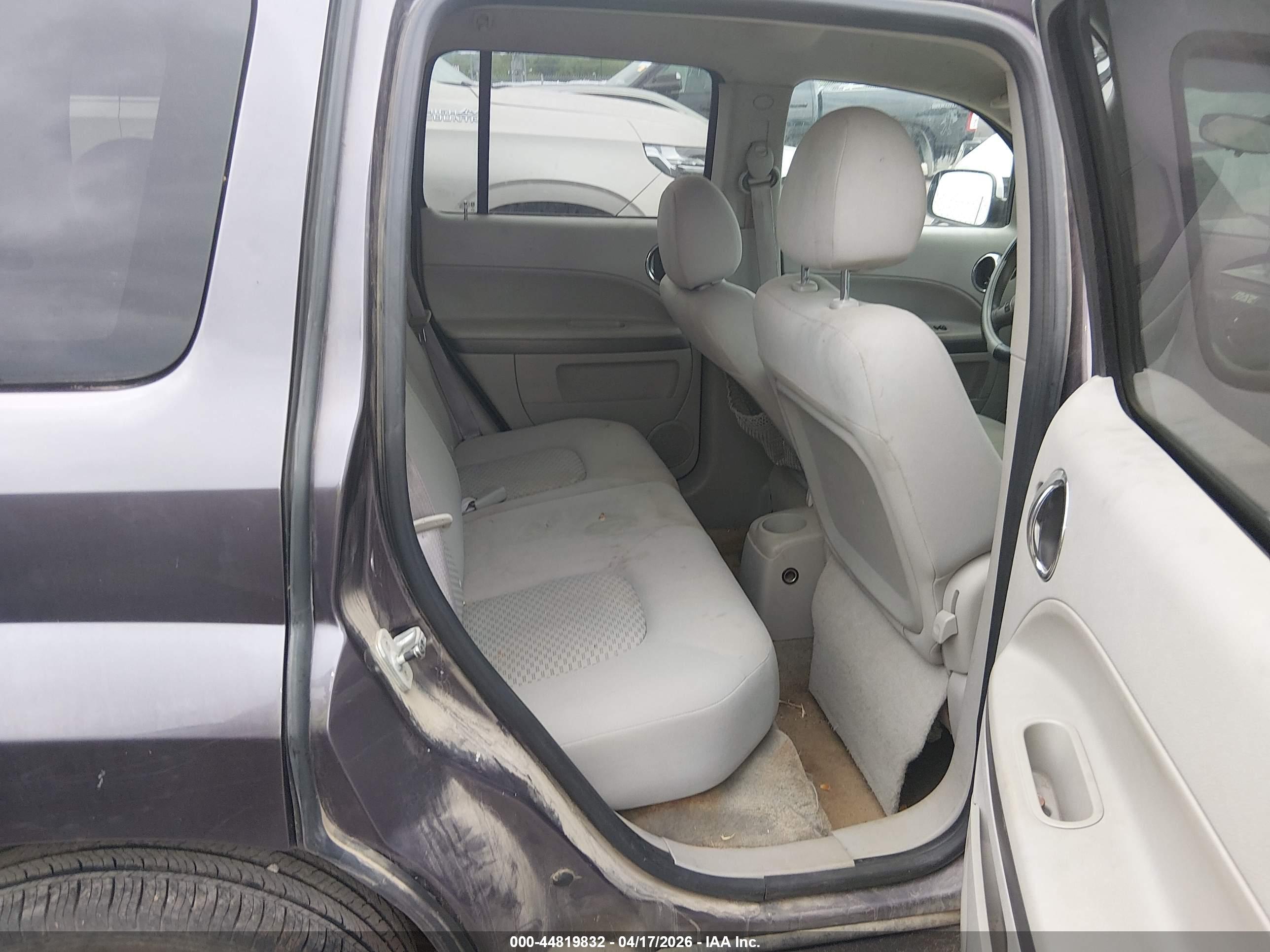 CHEVROLET HHR image 8