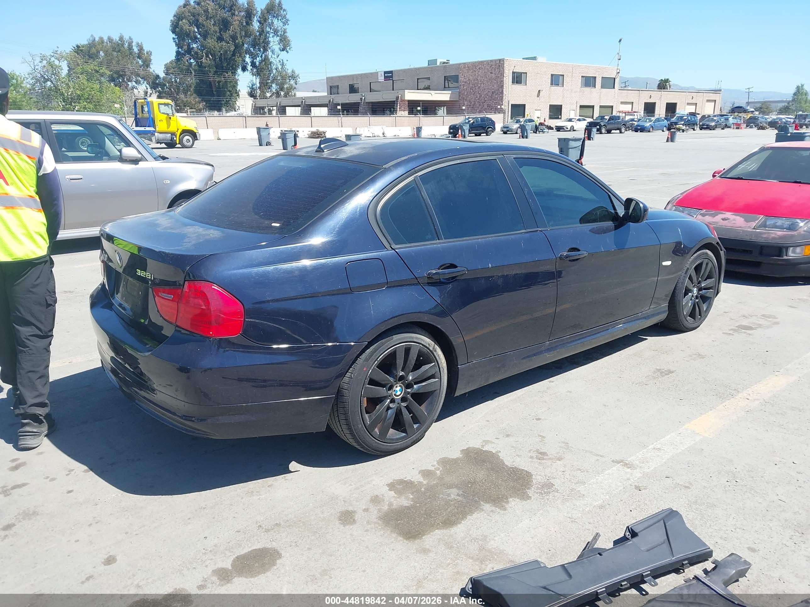 BMW 328I image 4