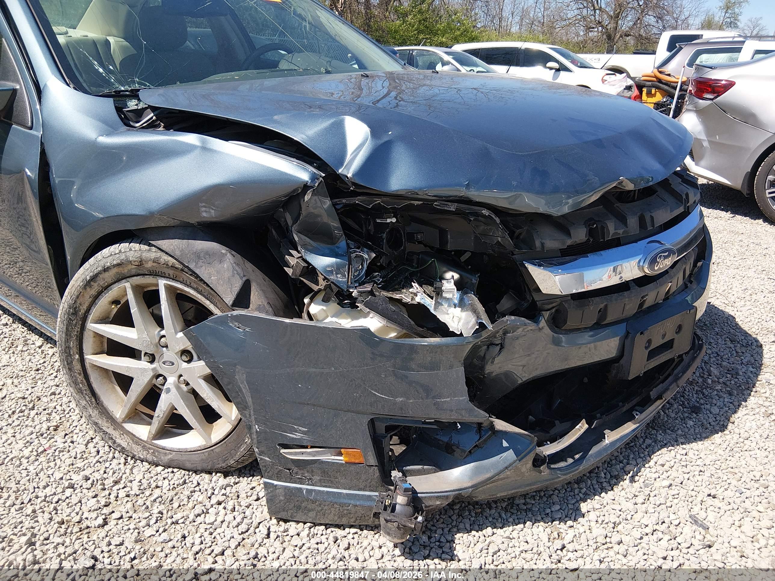 FORD FUSION image 6